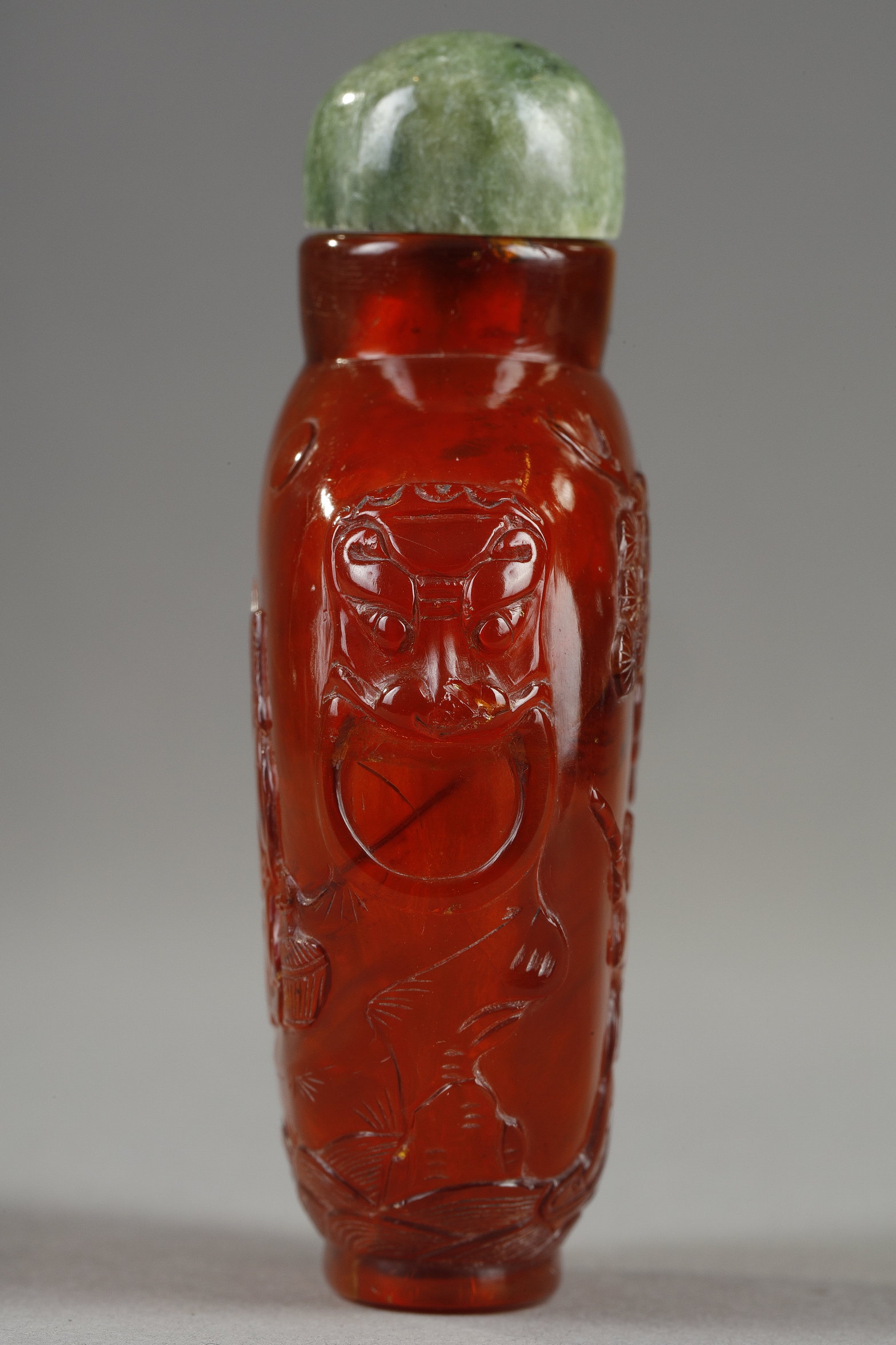 Snuff Bottles : Amber snuff bottle with carved decoration of a fisherman on one side and on the other of a boatman china circa 1790/1850