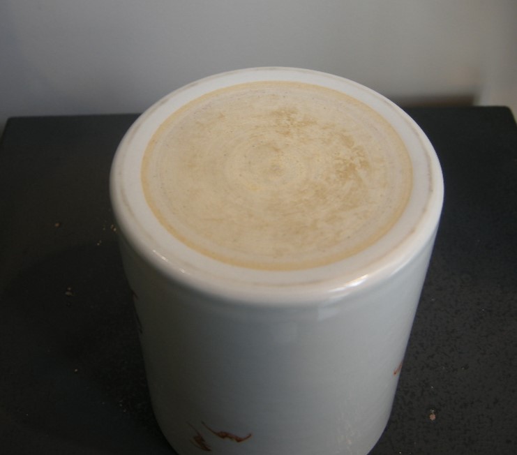 Polychrome : Porcelain brush pot Famille Rose Decorated with a courtesan in front of a desk and a child playing - China Qing Period 1644/1911