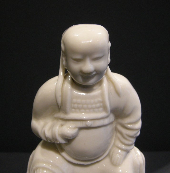 Blue White : Figure of Guandi  "blanc de chine porcelain - Dehua kilns   Fujian province

1650/1700