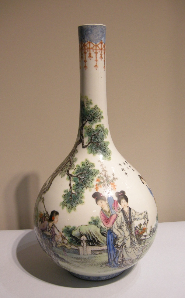 Polychrome : Large bottle vase decorated with ladys figures in a landscape  and a caligraphy - Republic period  1920/1949  attributed  Wang Xiaotang -
Qianlong mark in iron red Under the base 

H 43,5cm