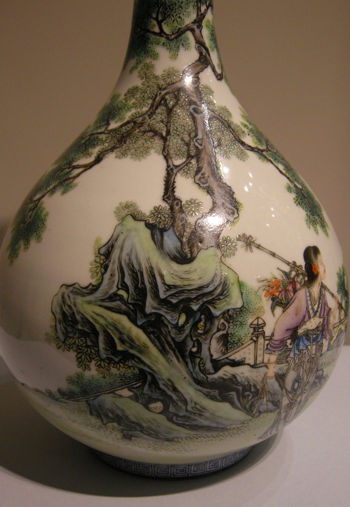 Polychrome : Large bottle vase decorated with ladys figures in a landscape  and a caligraphy - Republic period  1920/1949  attributed  Wang Xiaotang -
Qianlong mark in iron red Under the base 

H 43,5cm