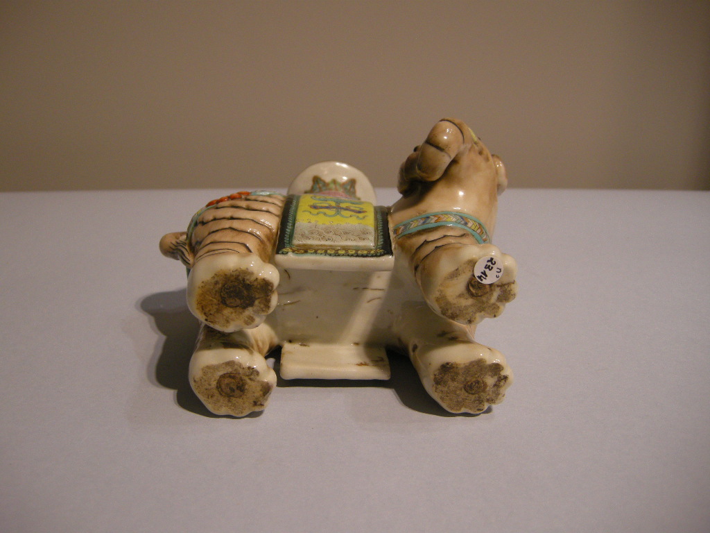 Polychrome : Small porcelain  elephant figure candel stick  - 19th century -

H 13,5cm