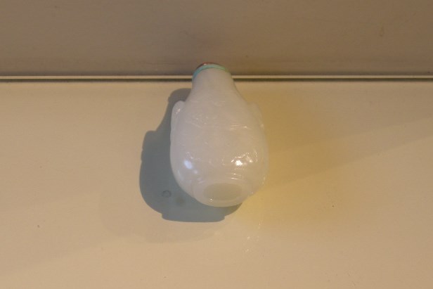 Tabatières : Tabatière piriforme en jade blanc finement sculpté de chauve souris et nuage -1750/1820