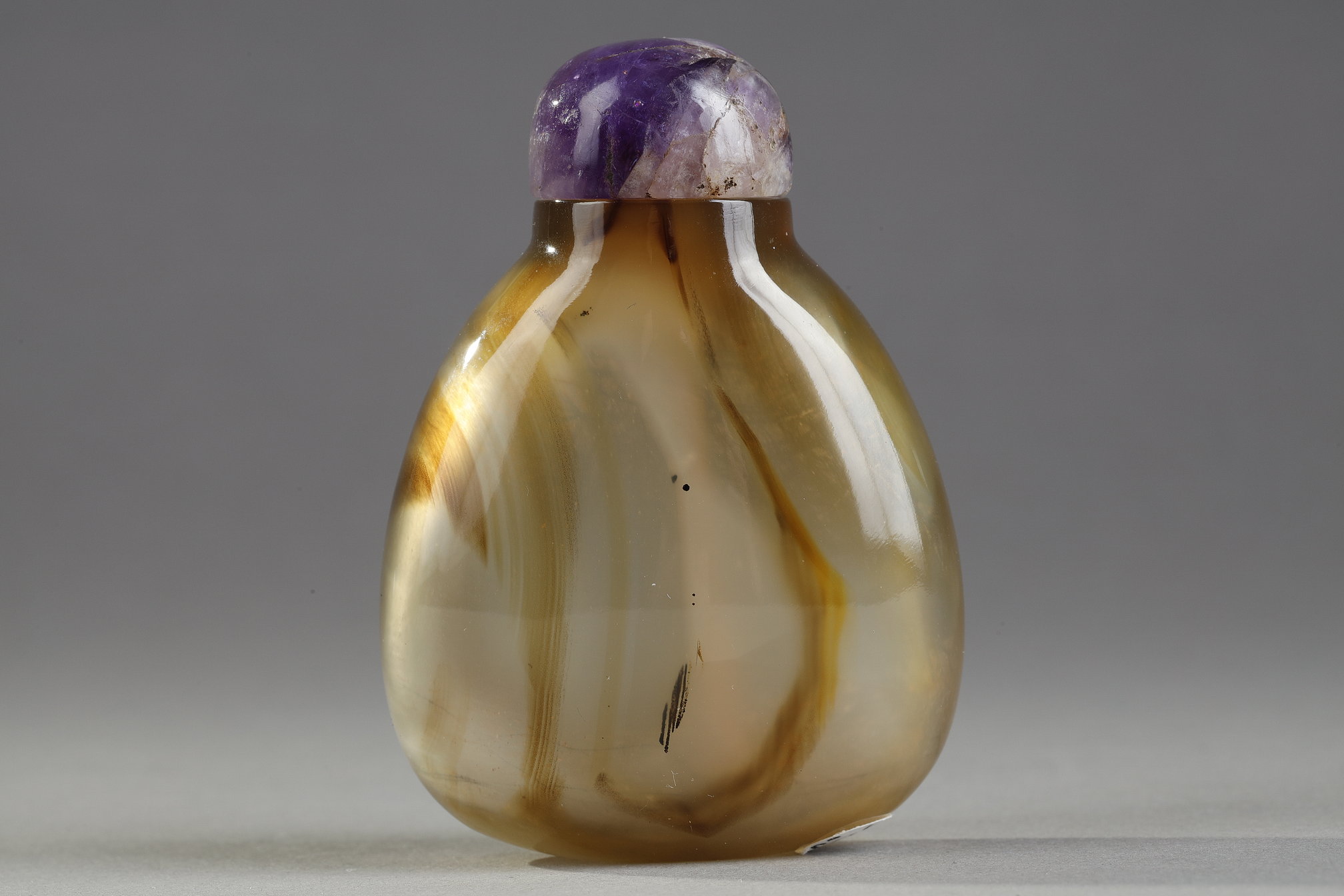 Snuff Bottles : Snuff bottle agate very well hollowed  - Official school - probably 
Imperial palace  workshops - 1730/1830