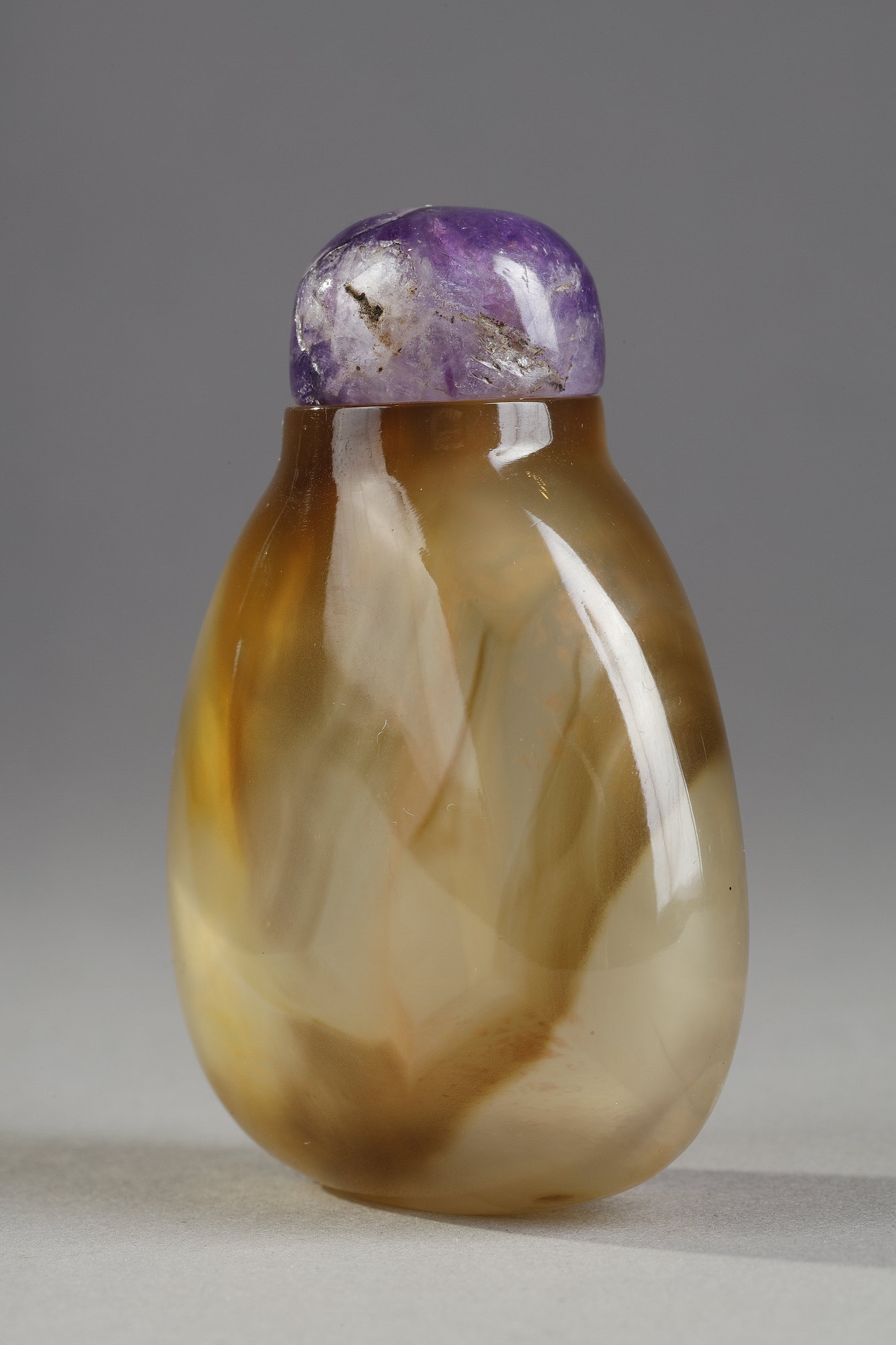 Snuff Bottles : Snuff bottle agate very well hollowed  - Official school - probably 
Imperial palace  workshops - 1730/1830