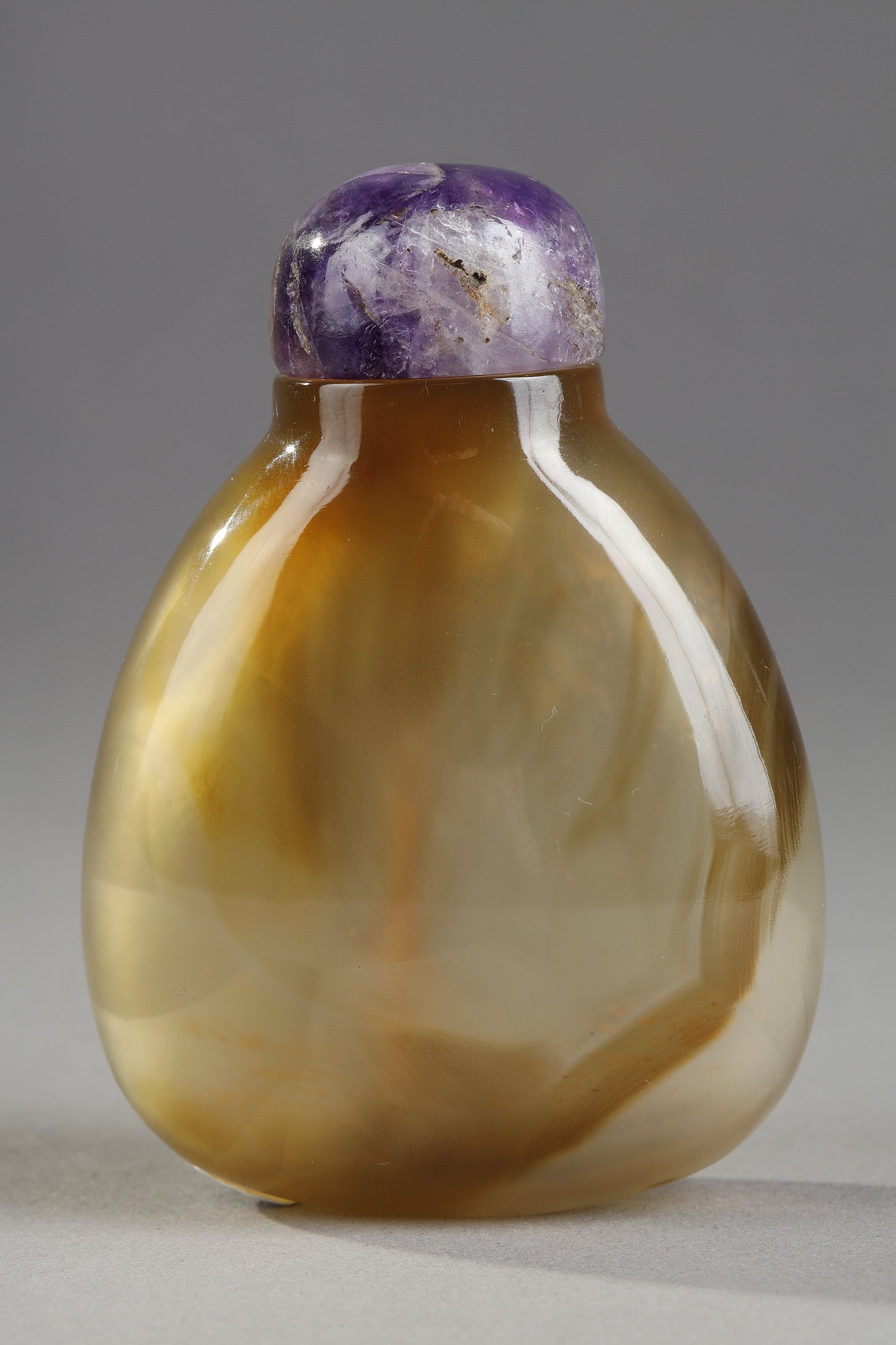 Snuff Bottles : Snuff bottle agate very well hollowed  - Official school - probably 
Imperial palace  workshops - 1730/1830