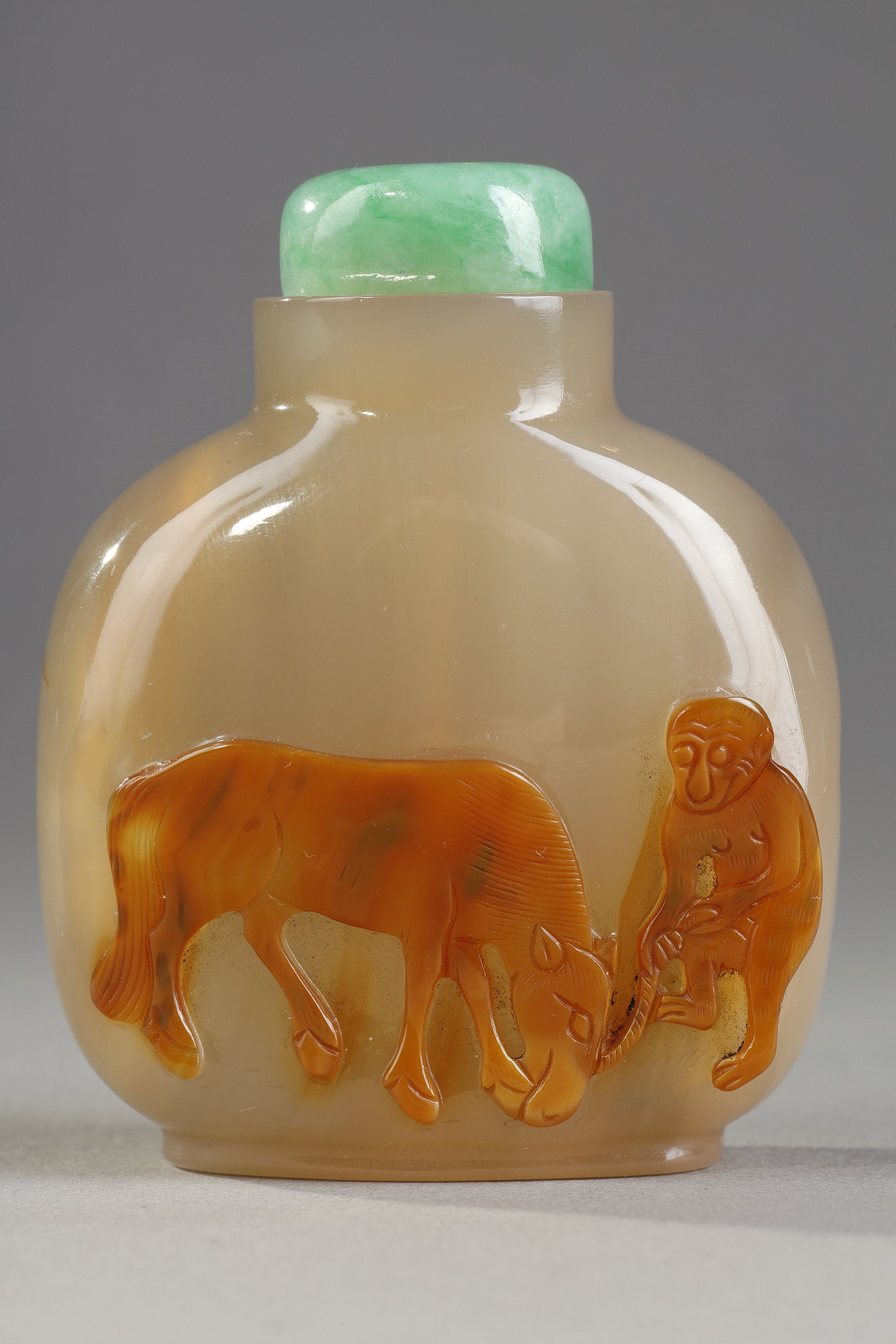 Snuff Bottles : agate snuff bottle carved in the light brown vein of a horse and a monkey - China official school  1750/1850