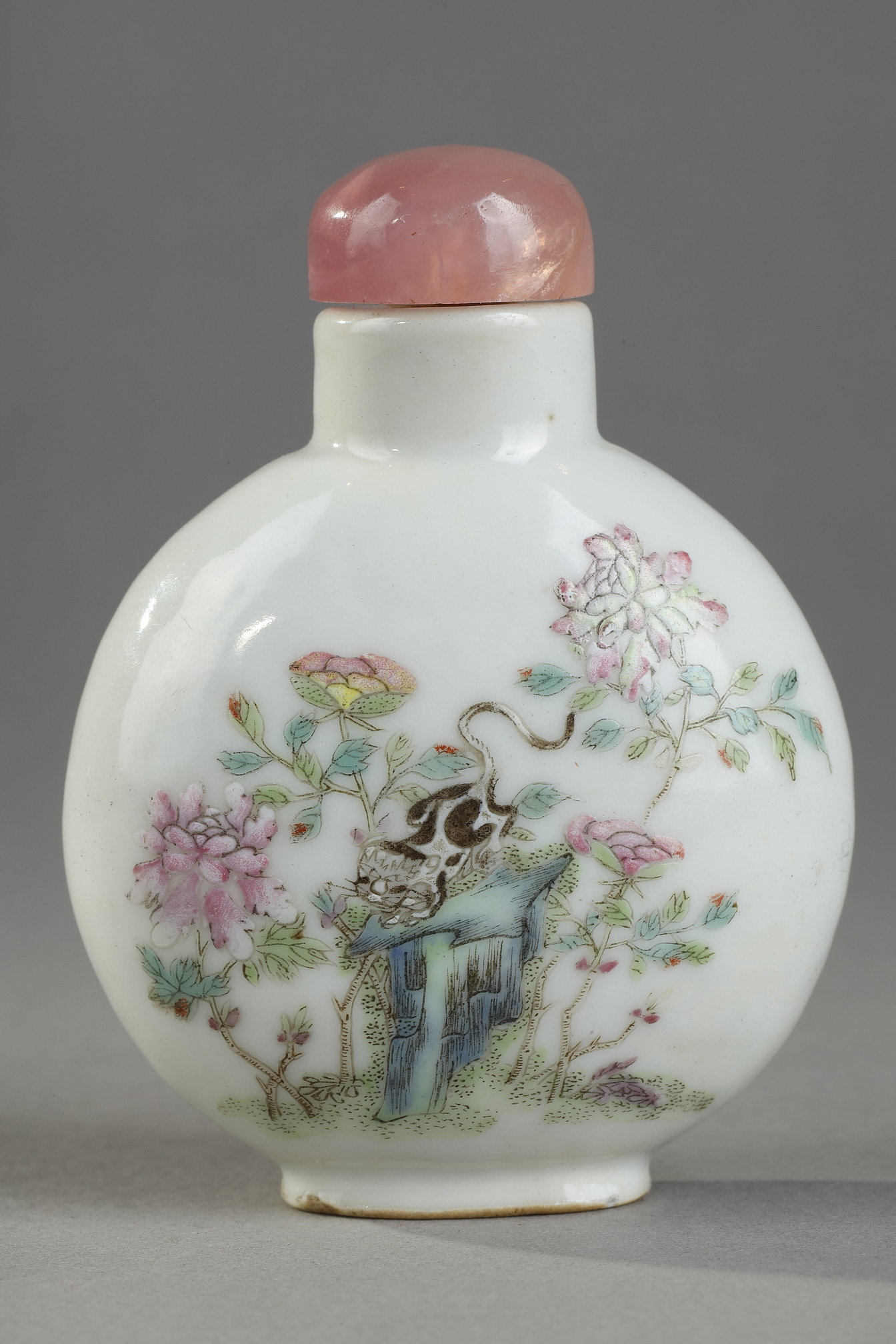Snuff Bottles : porcelain snuff bottle decorated with flowers cat and butterfly on each face  - Attributed  imperial kilns of jingdezhen - Daoguang period 1821/1850

