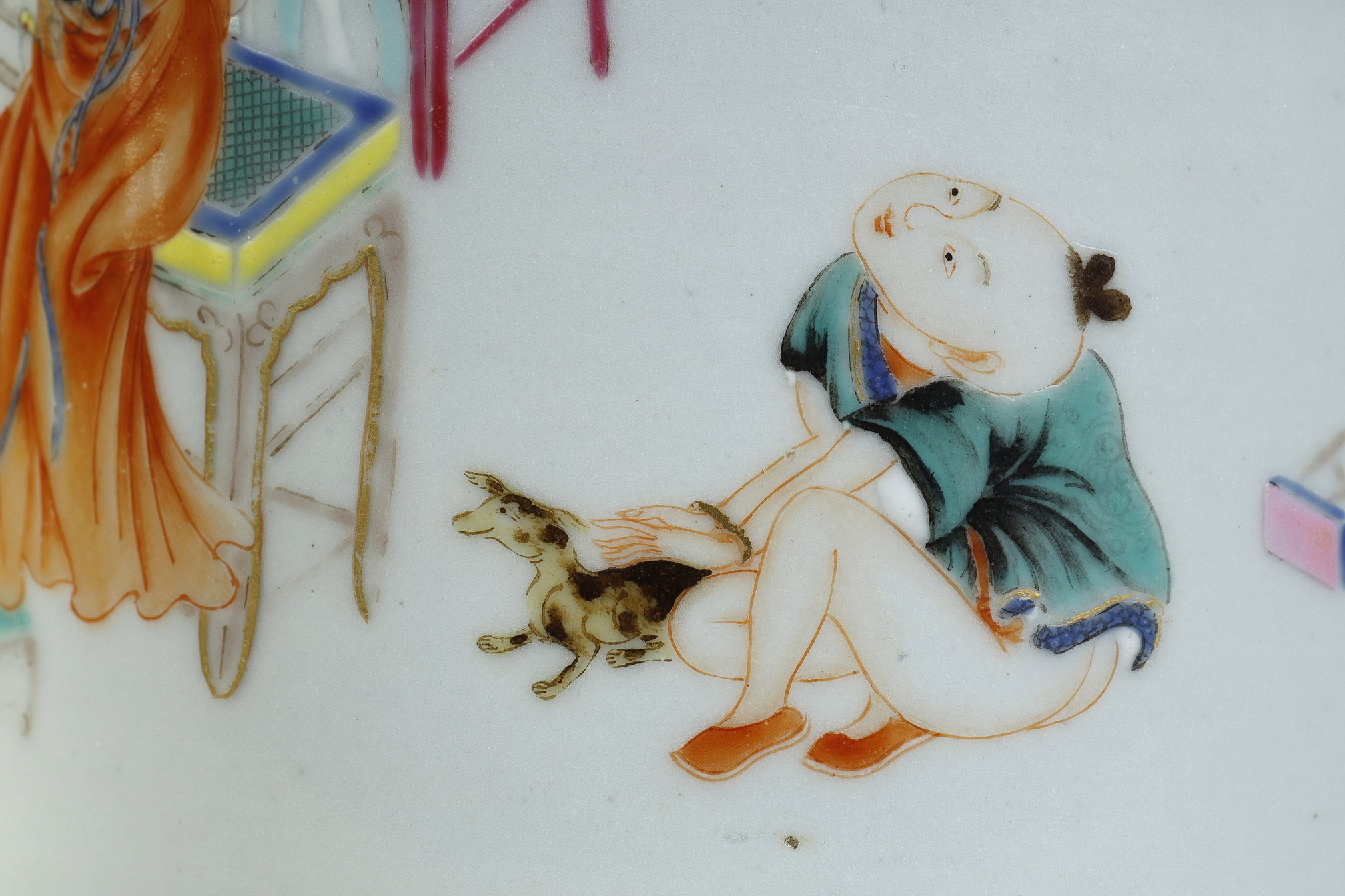 Polychrome : Porcelain brush pot Famille Rose Decorated with a courtesan in front of a desk and a child playing - China Qing Period 1644/1911