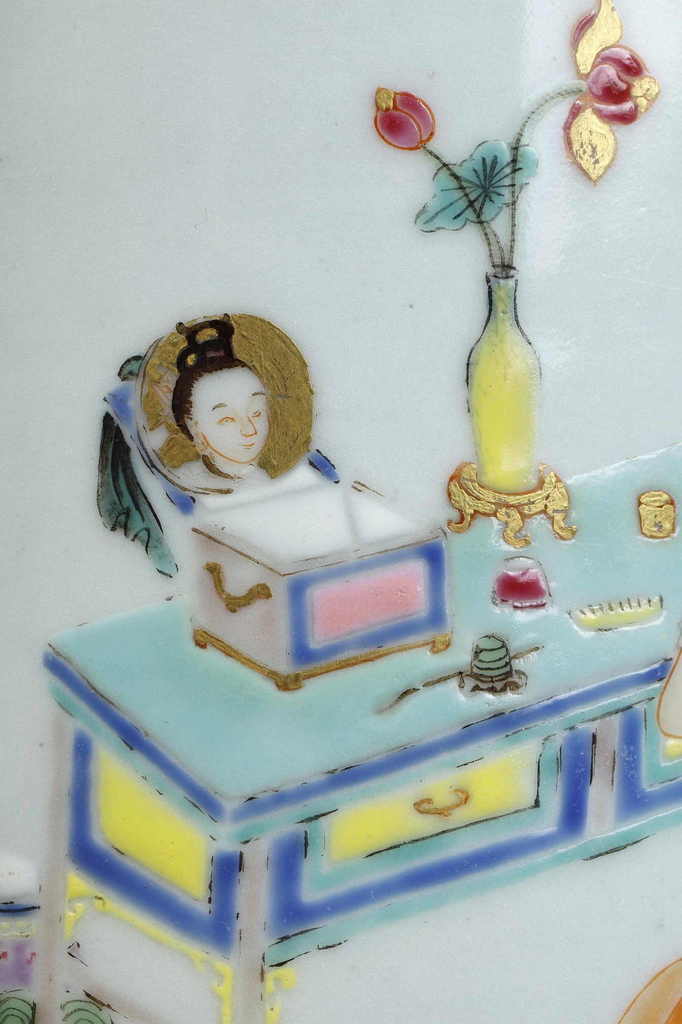 Polychrome : Porcelain brush pot Famille Rose Decorated with a courtesan in front of a desk and a child playing - China Qing Period 1644/1911