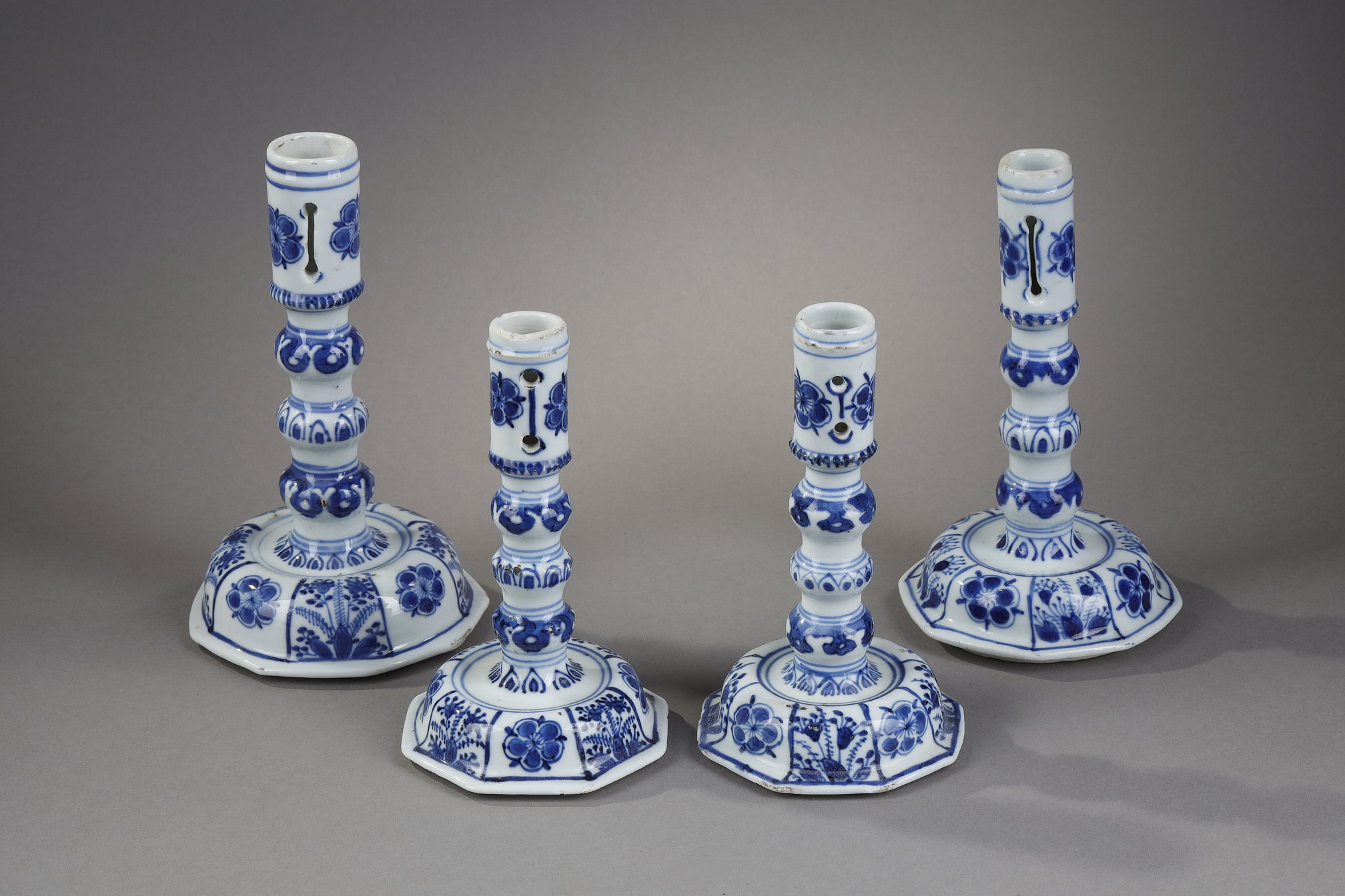 Blue White : Very rare suite of four candle holders in blue white porcelain of European shape - China epoque Kangxi 1662/1722