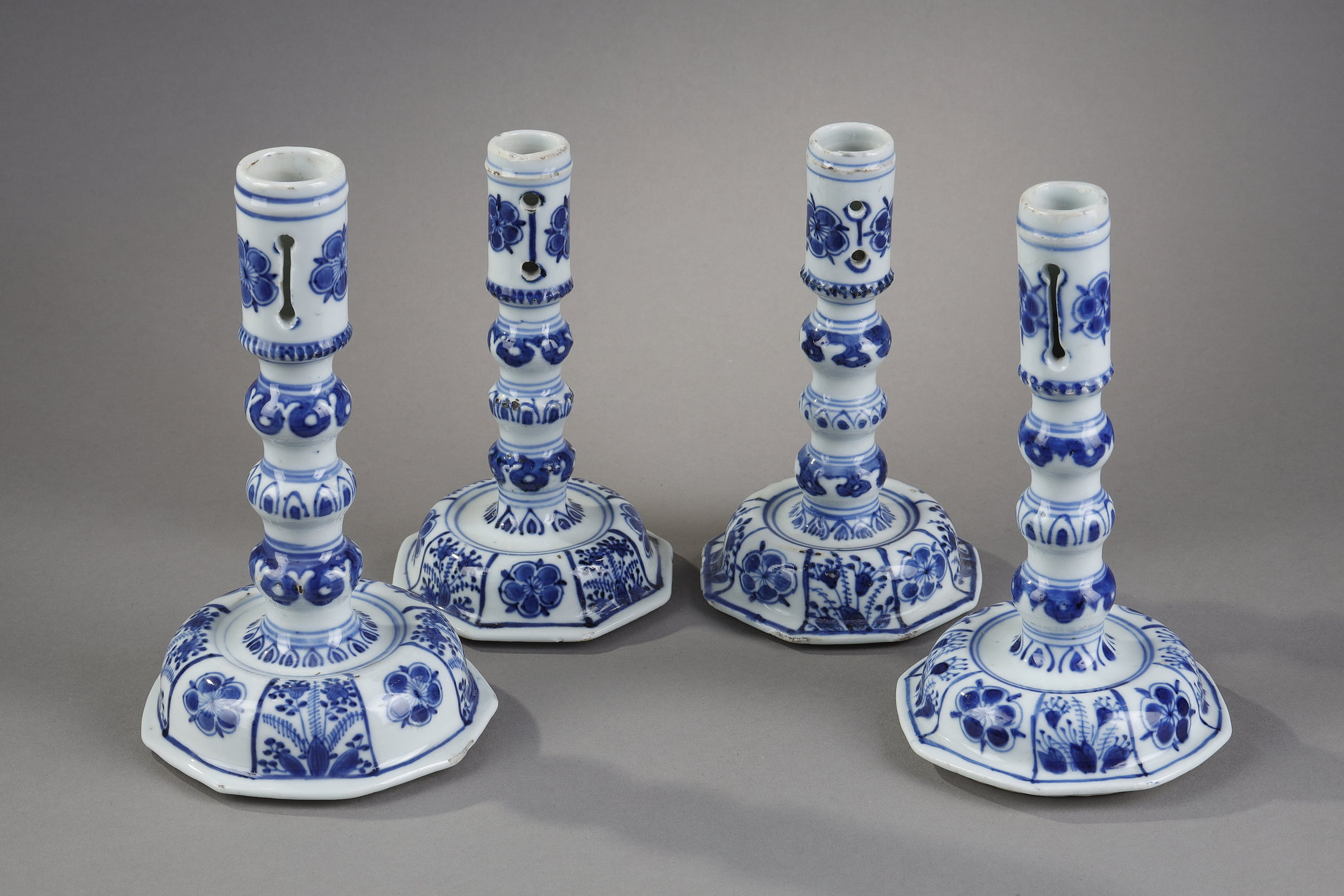 Blue White : Very rare suite of four candle holders in blue white porcelain of European shape - China epoque Kangxi 1662/1722