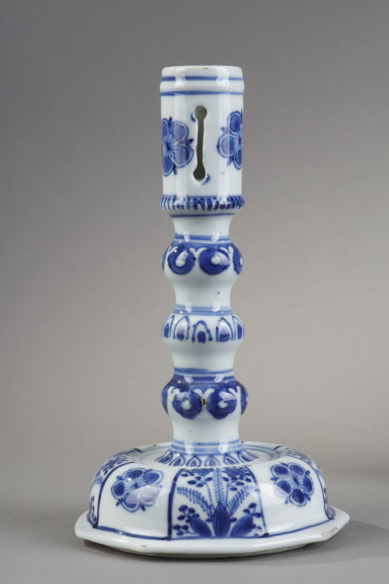 Blue White : Very rare suite of four candle holders in blue white porcelain of European shape - China epoque Kangxi 1662/1722