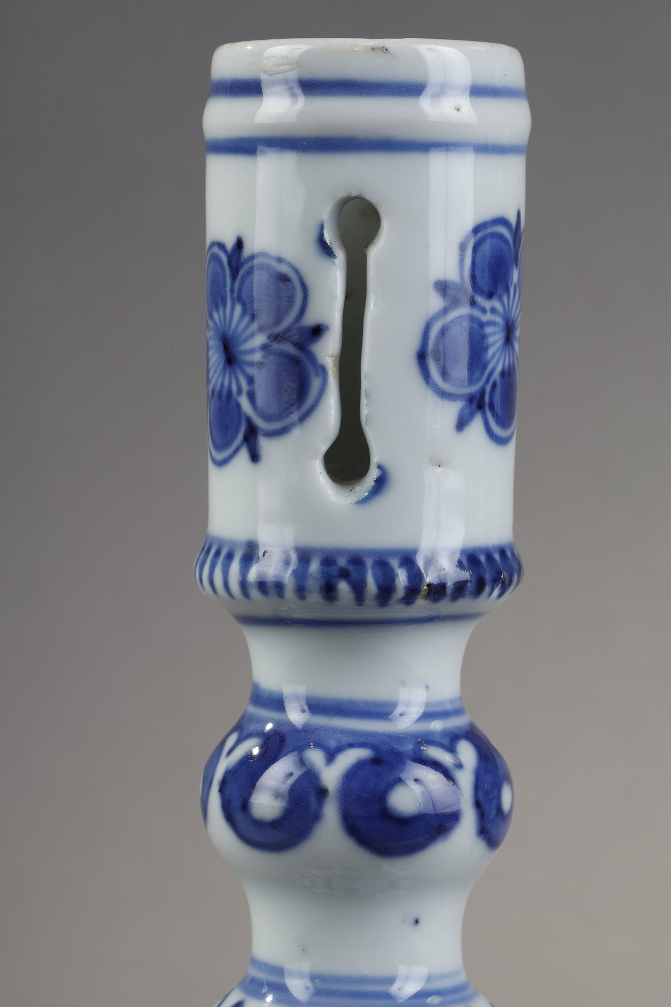 Blue White : Very rare suite of four candle holders in blue white porcelain of European shape - China epoque Kangxi 1662/1722