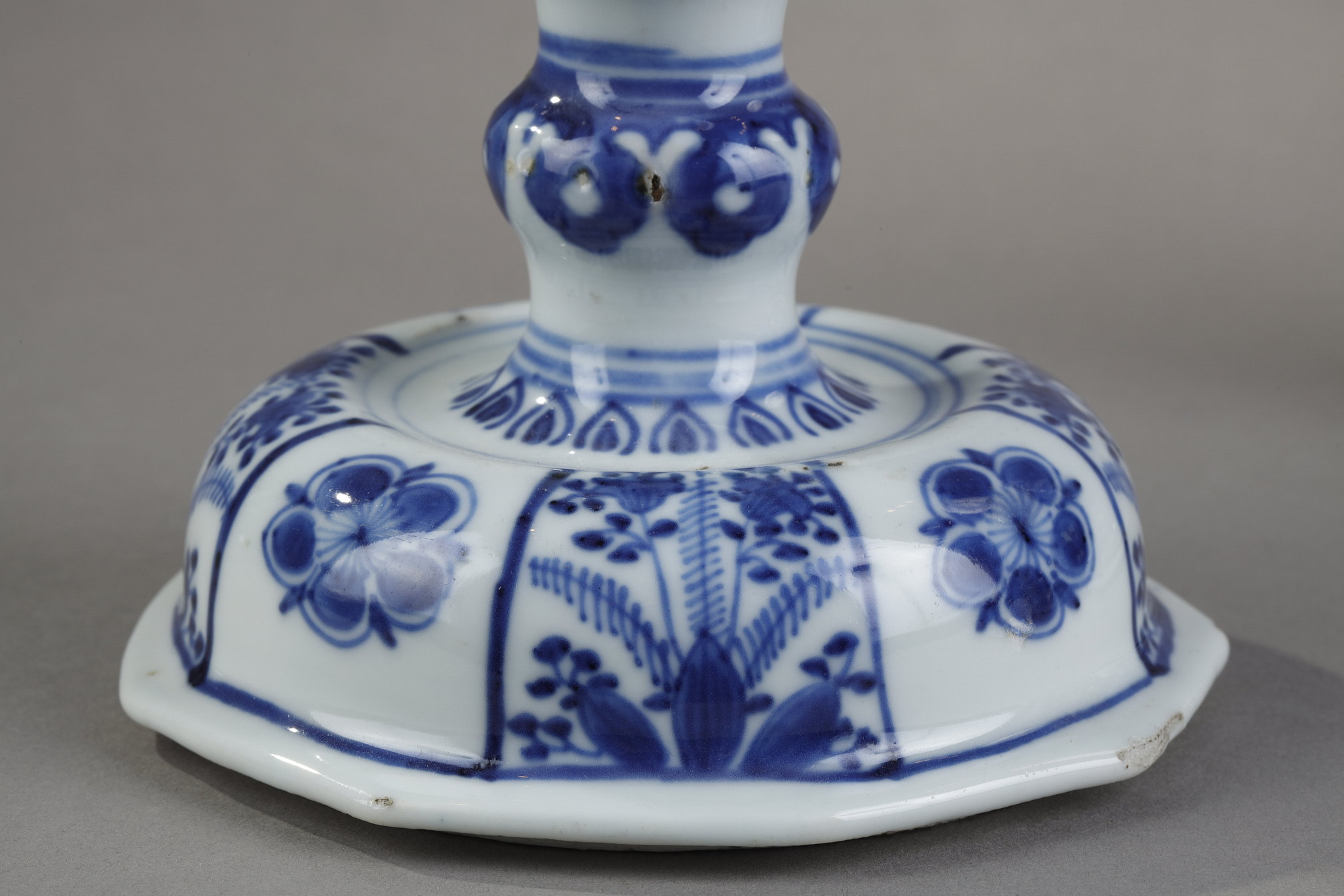 Blue White : Very rare suite of four candle holders in blue white porcelain of European shape - China epoque Kangxi 1662/1722