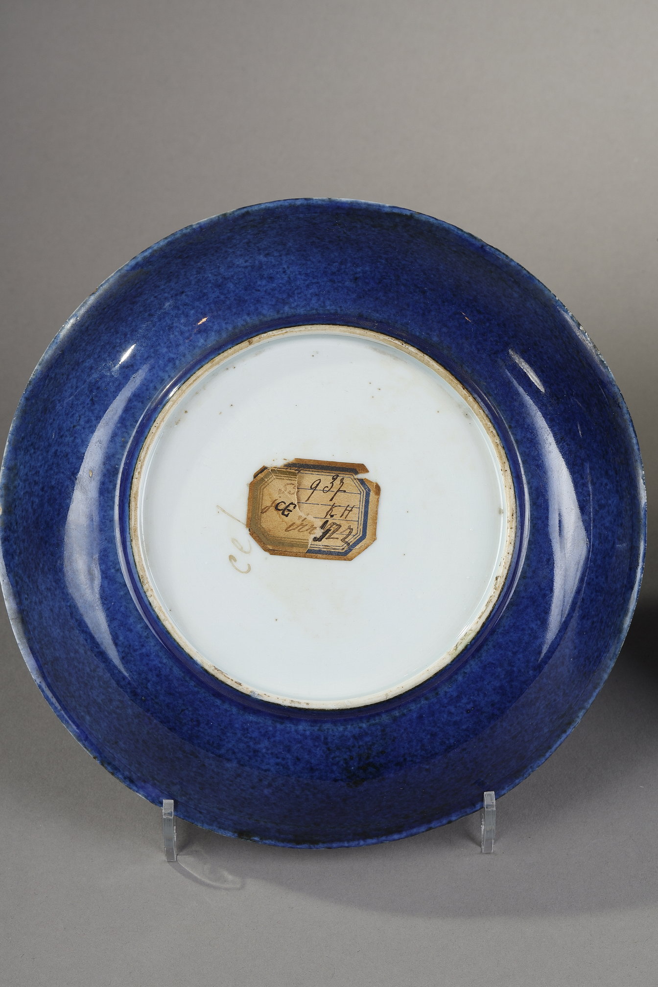 Blue White : Pair of small powder blue monochrome porcelain cups - Kangxi period 1662/1722
diam 16.5cm