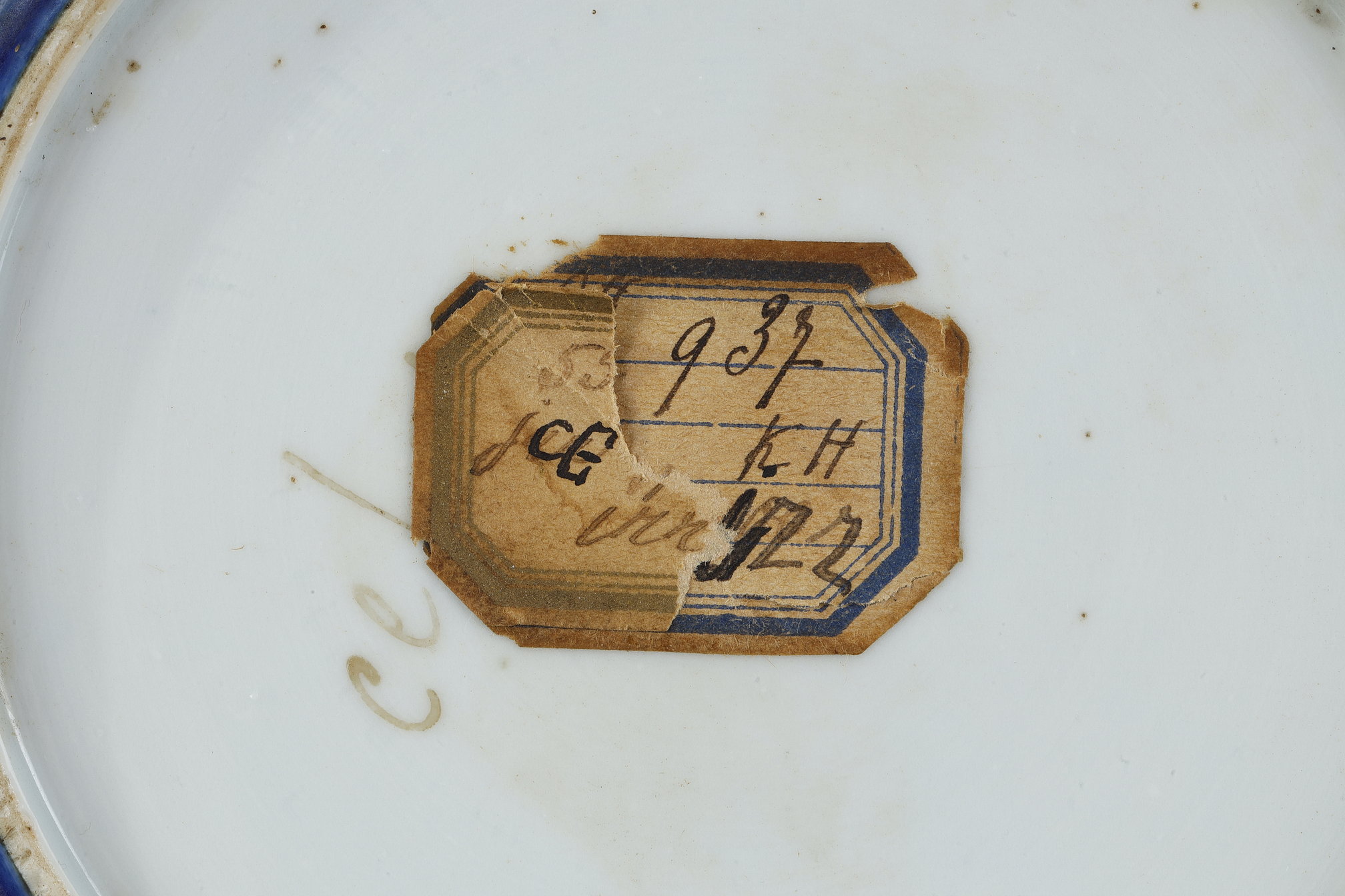 Blue White : Pair of small powder blue monochrome porcelain cups - Kangxi period 1662/1722
diam 16.5cm