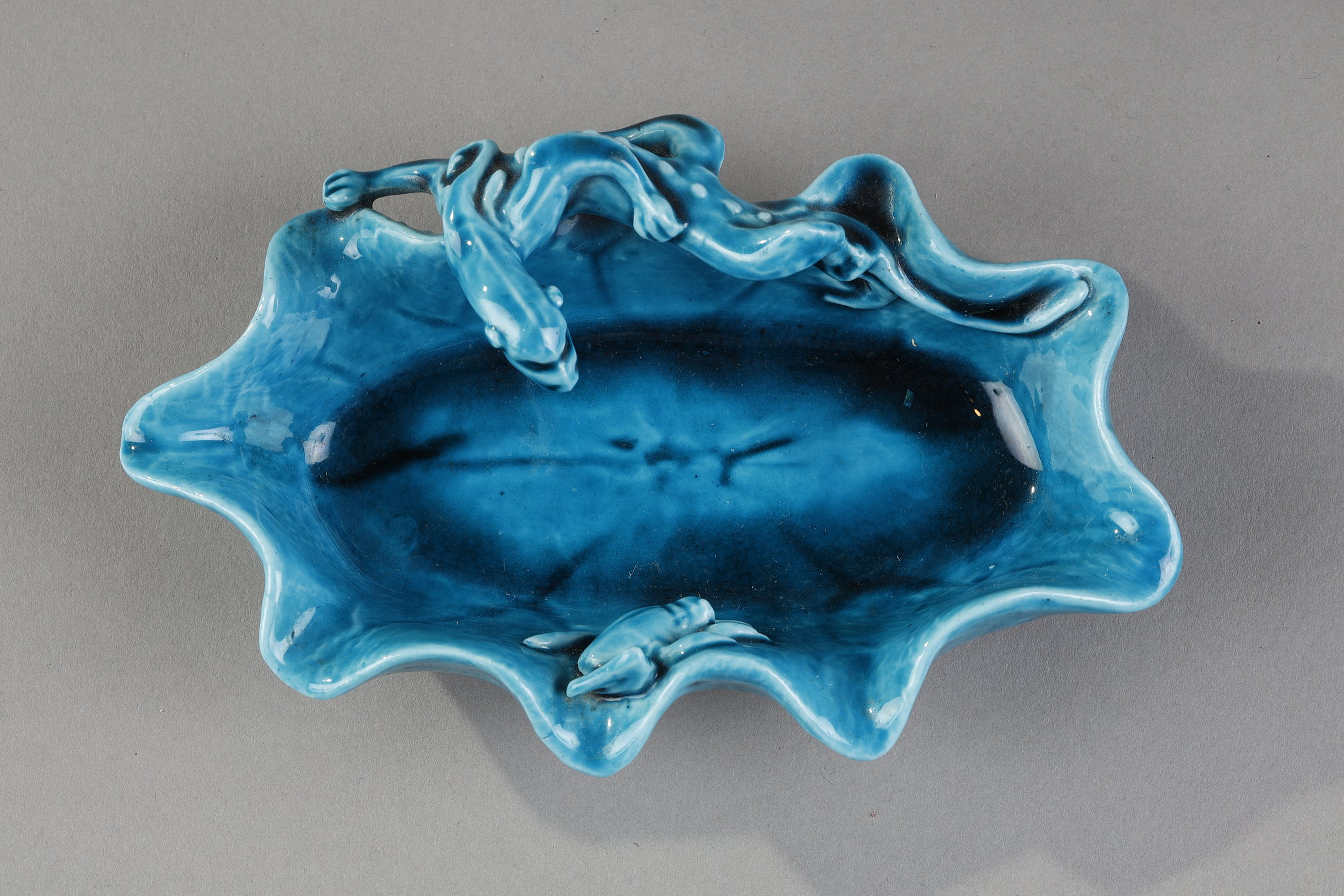 Blue White : Turquoise blue enameled biscuit brush washer shaped lotus leaf with a small dragon and insect. China 19th century 