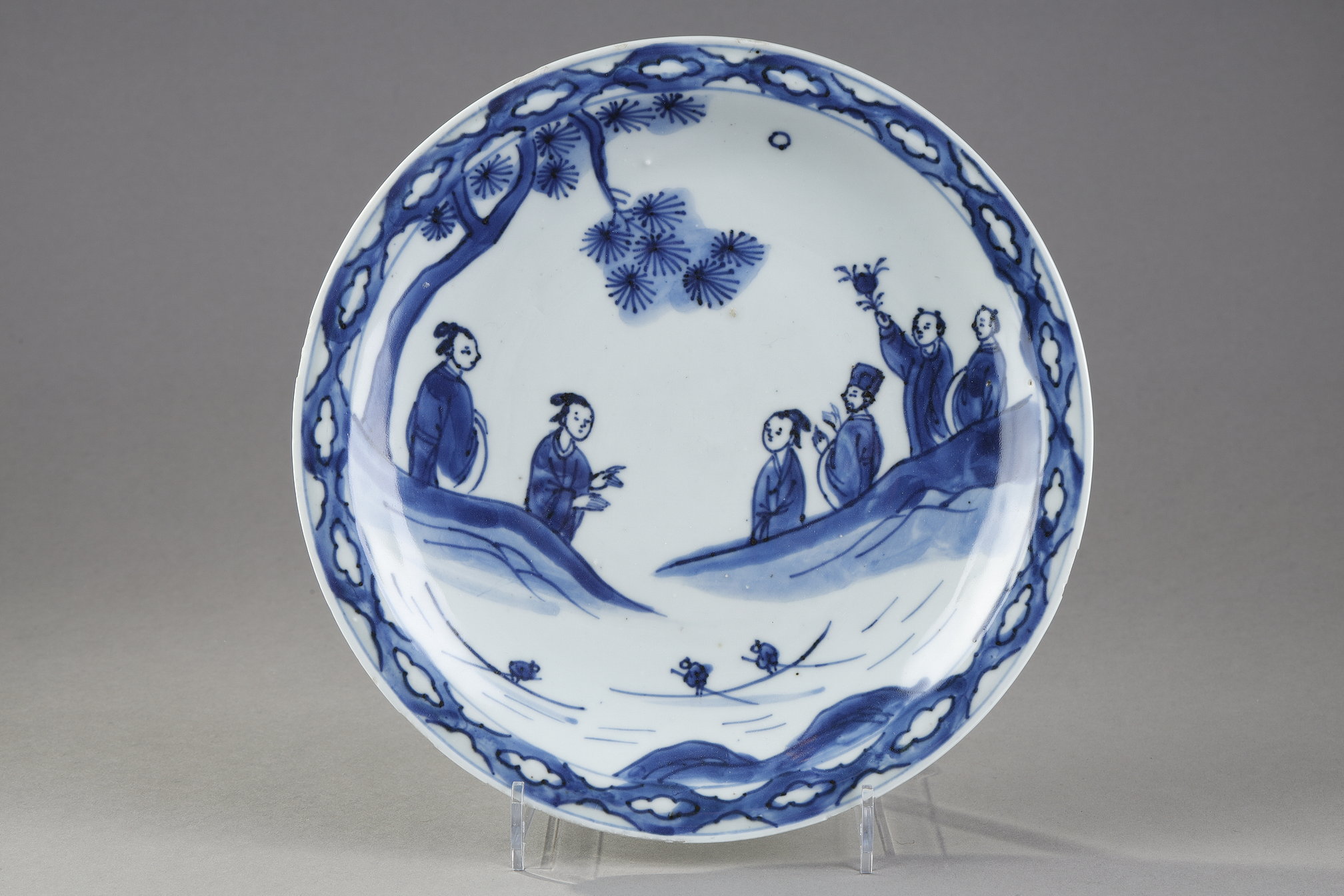 Bleu-Blanc : Asiiette en porcelaine "bleu blanc" - Chine pour le Japon  (Kosometsuke)  Periode Tianqi  (1621/1627)
(D 19cm)