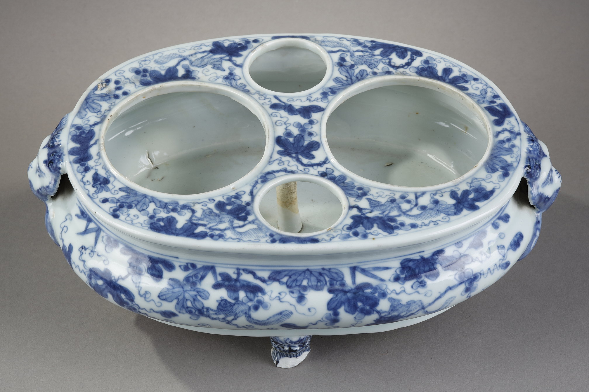 Blue White : Oil carrier-vinaigrier porcelain blue-white oval shape resting on three feet adapted posteriorly in inkwell with decoration of loirs in the grapes the handles in the shape of head of lions and rings and feet in the shape of masks of Taotie  - China Kangxi period 1662/1722