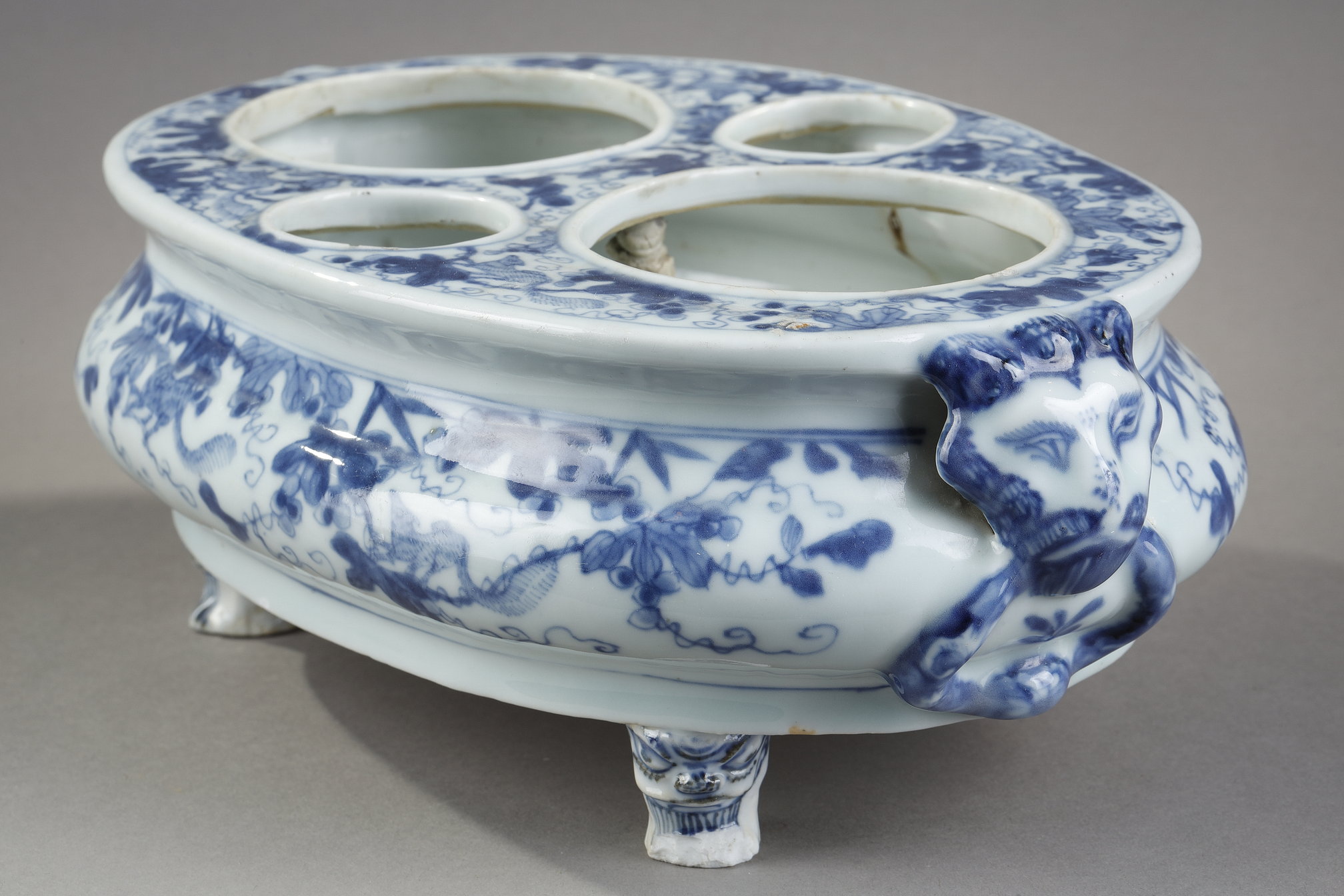Blue White : Oil carrier-vinaigrier porcelain blue-white oval shape resting on three feet adapted posteriorly in inkwell with decoration of loirs in the grapes the handles in the shape of head of lions and rings and feet in the shape of masks of Taotie  - China Kangxi period 1662/1722