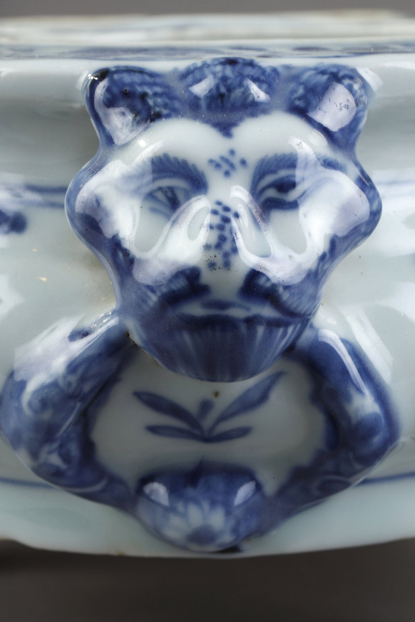 Blue White : Oil carrier-vinaigrier porcelain blue-white oval shape resting on three feet adapted posteriorly in inkwell with decoration of loirs in the grapes the handles in the shape of head of lions and rings and feet in the shape of masks of Taotie  - China Kangxi period 1662/1722