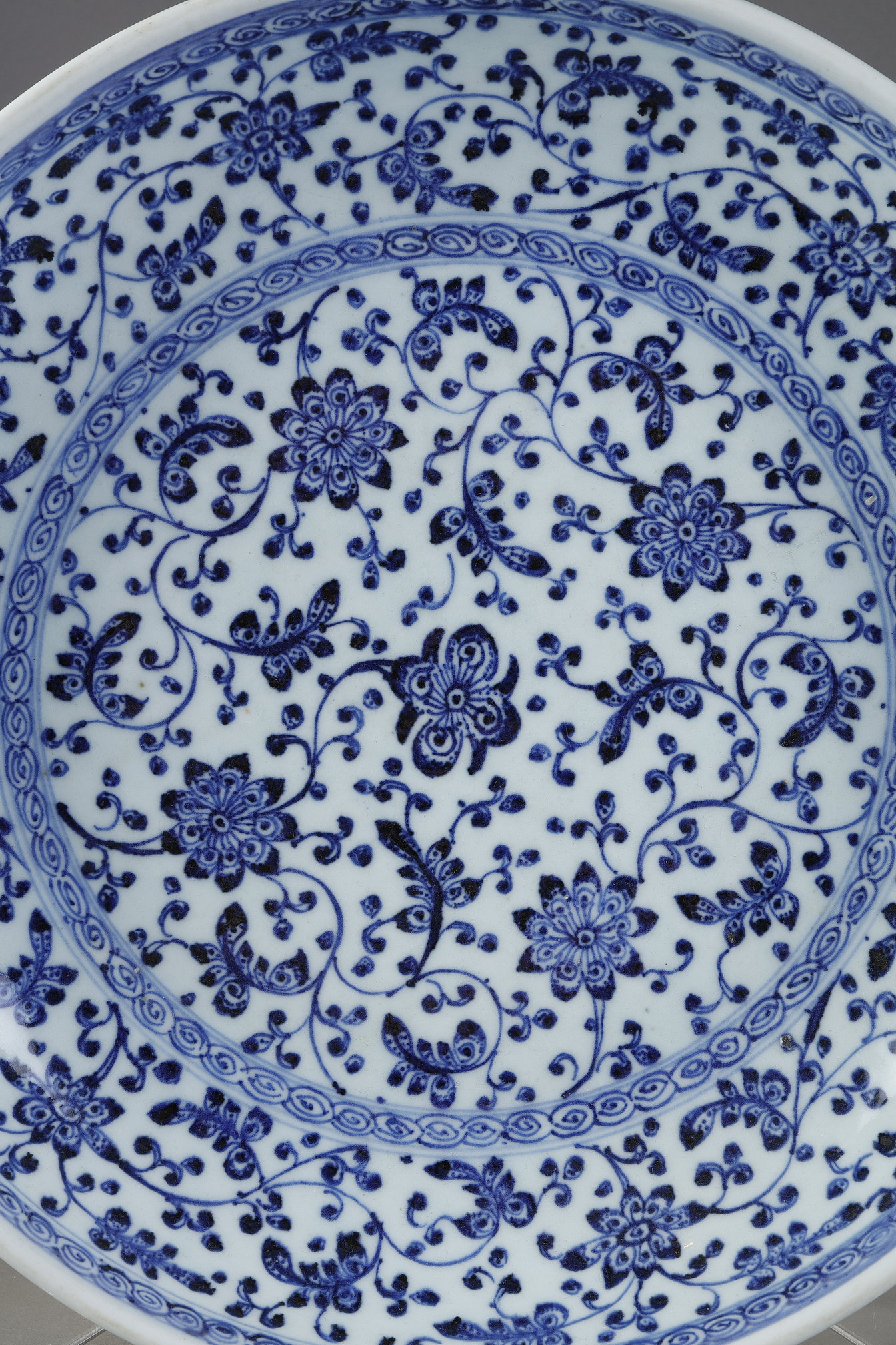 Blue White : Dish blue and white  decoration of flowers and foliage Ming style - Late 18th century