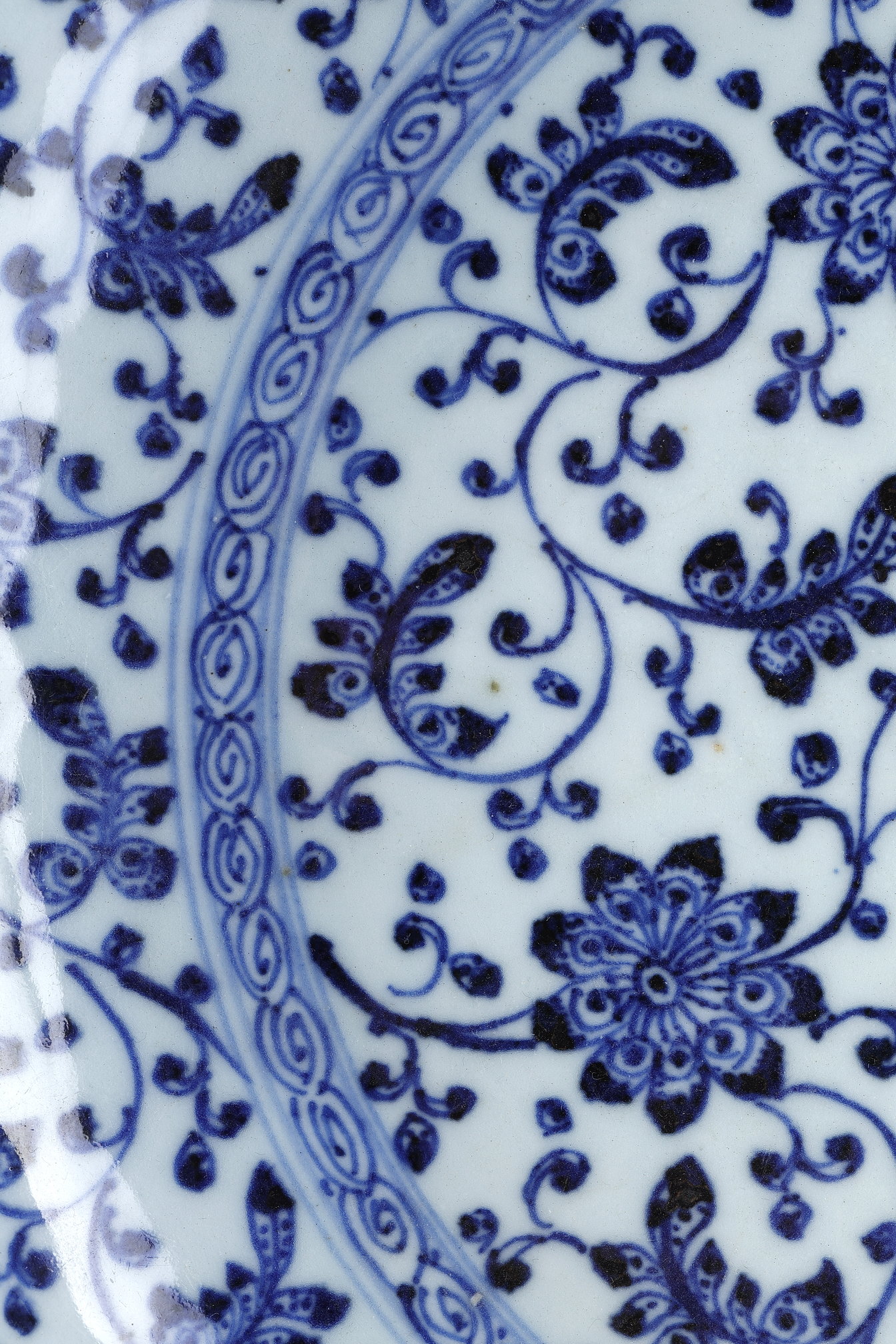Blue White : Dish blue and white  decoration of flowers and foliage Ming style - Late 18th century
