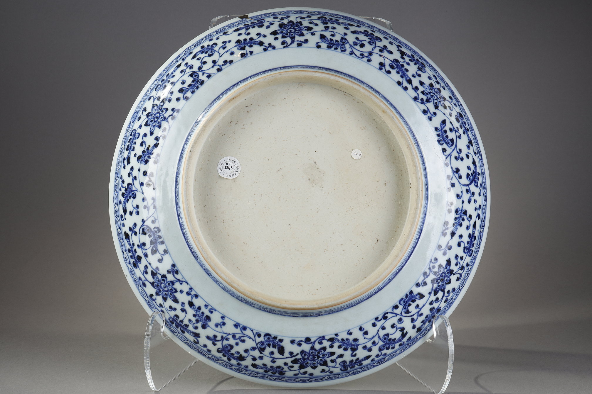 Blue White : Dish blue and white  decoration of flowers and foliage Ming style - Late 18th century