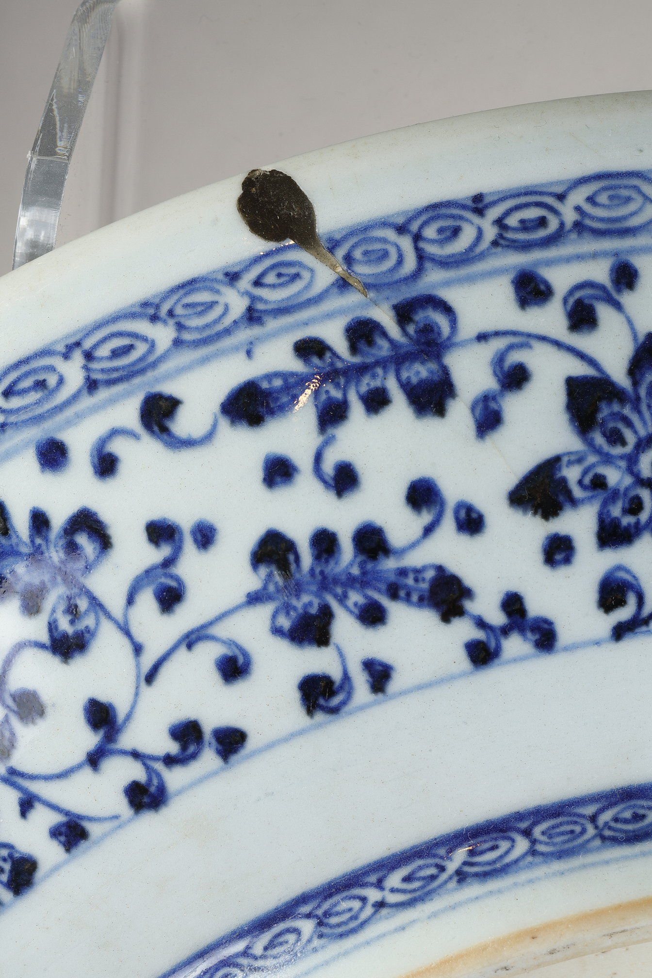 Blue White : Dish blue and white  decoration of flowers and foliage Ming style - Late 18th century