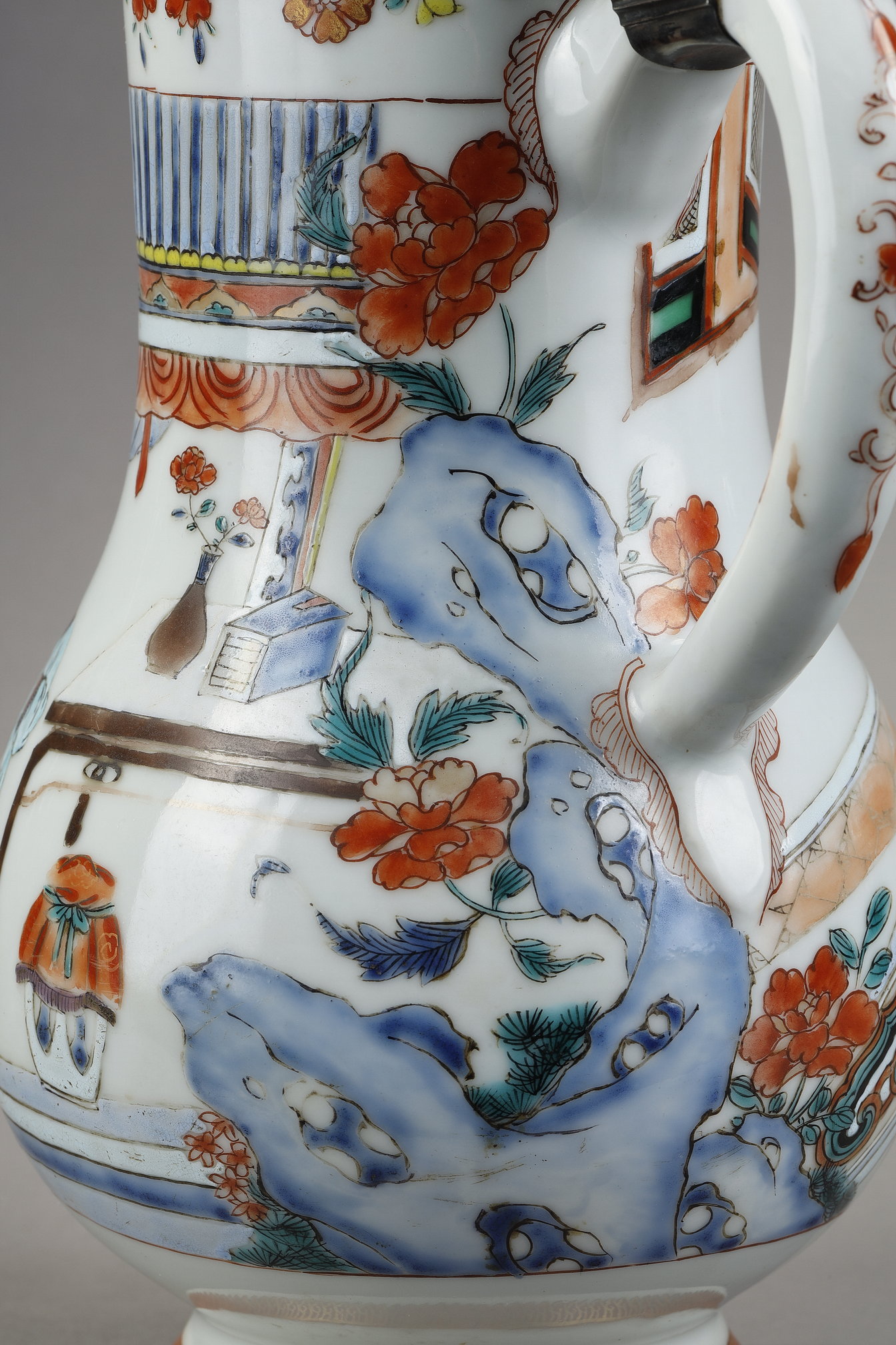Polychrome : porcelain ewer with decoration "Famille Rose"  of court women and flowers  - China Yongzheng Period 1723/1735 Western silver mount 18th century