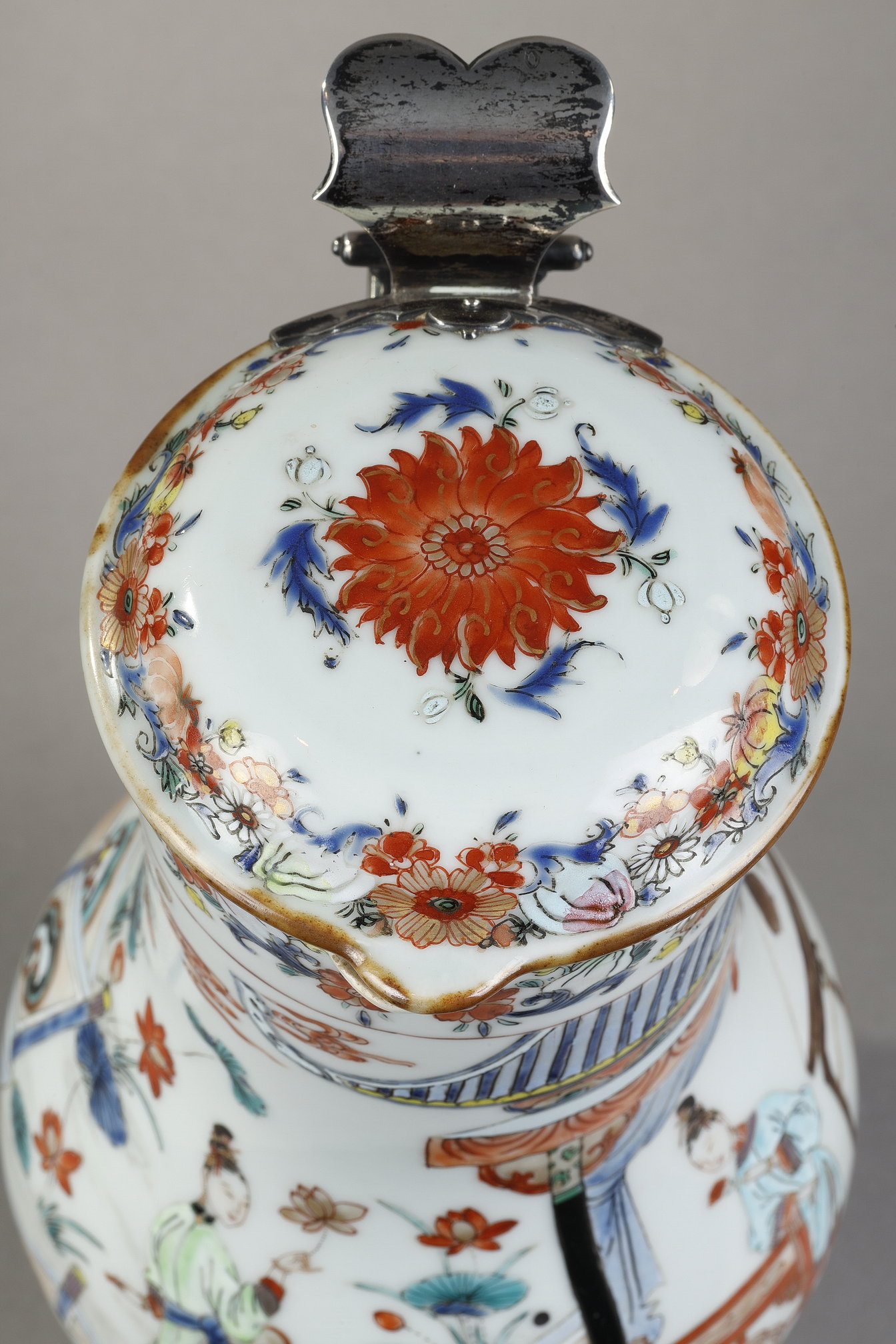 Polychrome : porcelain ewer with decoration "Famille Rose"  of court women and flowers  - China Yongzheng Period 1723/1735 Western silver mount 18th century