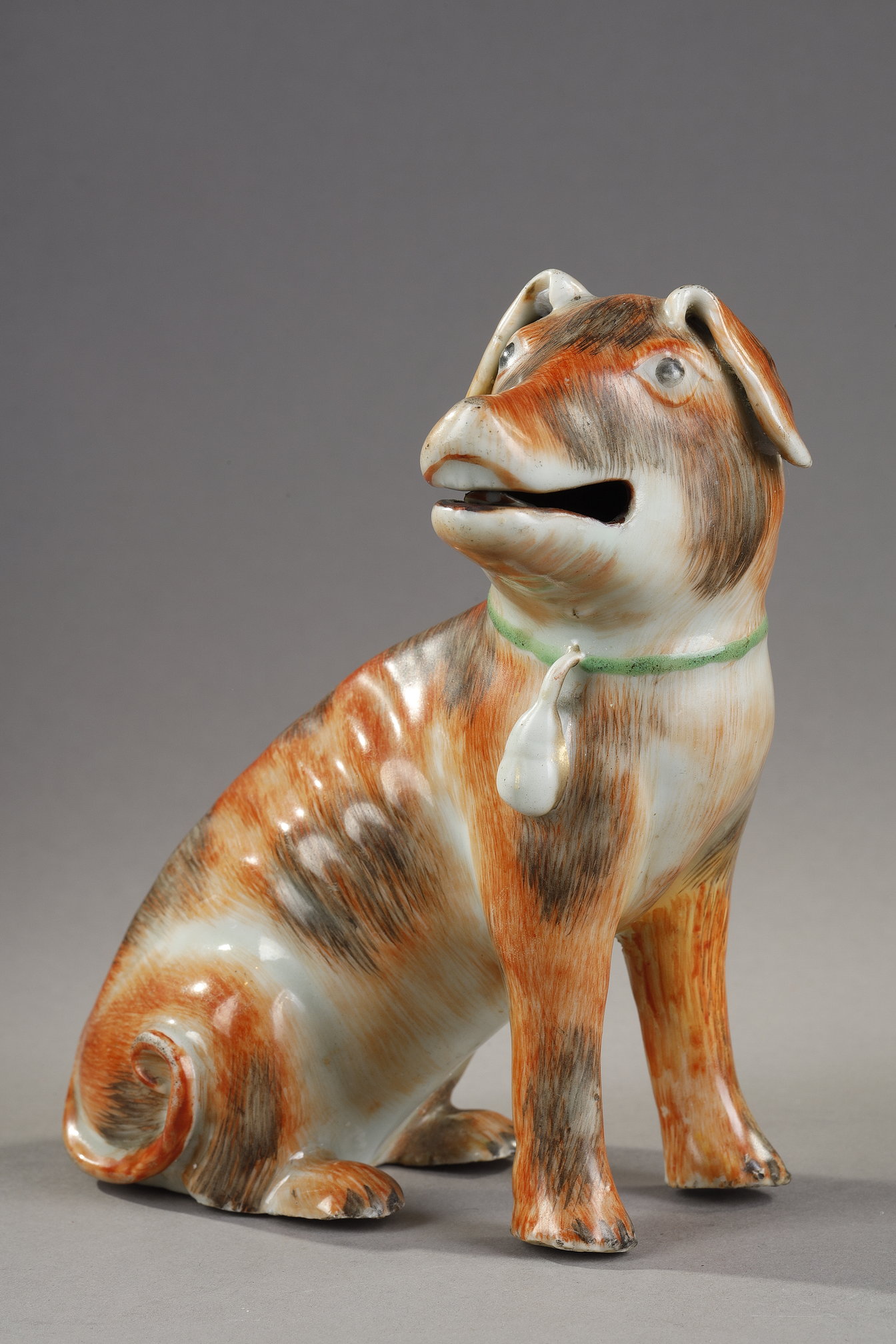 Polychrome : pair of European dogs  chinese export  - porcelain enamelled in iron red and black  - Qianlong period 1736/1795  -  about 1770  - 
