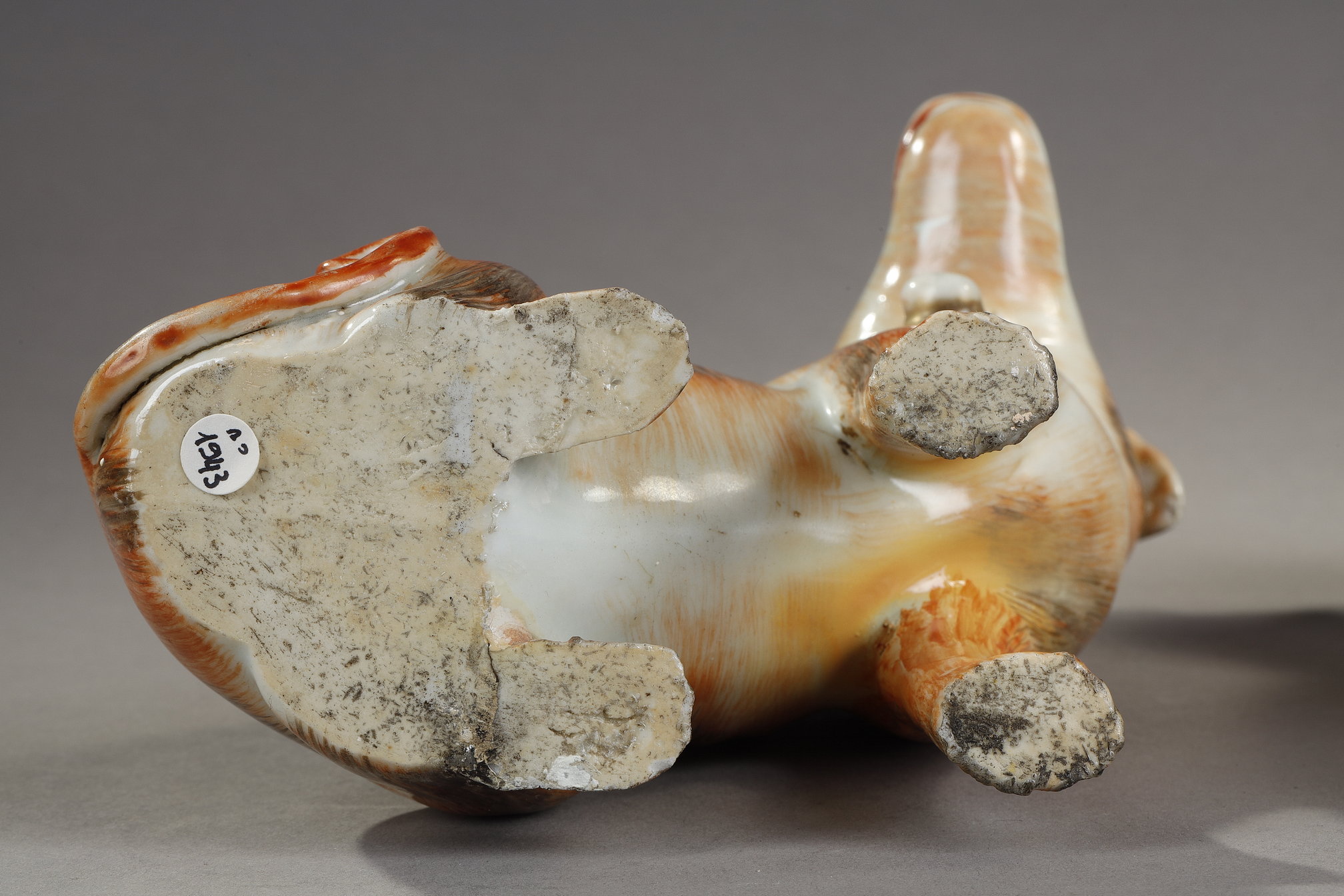 Polychrome : pair of European dogs  chinese export  - porcelain enamelled in iron red and black  - Qianlong period 1736/1795  -  about 1770  - 