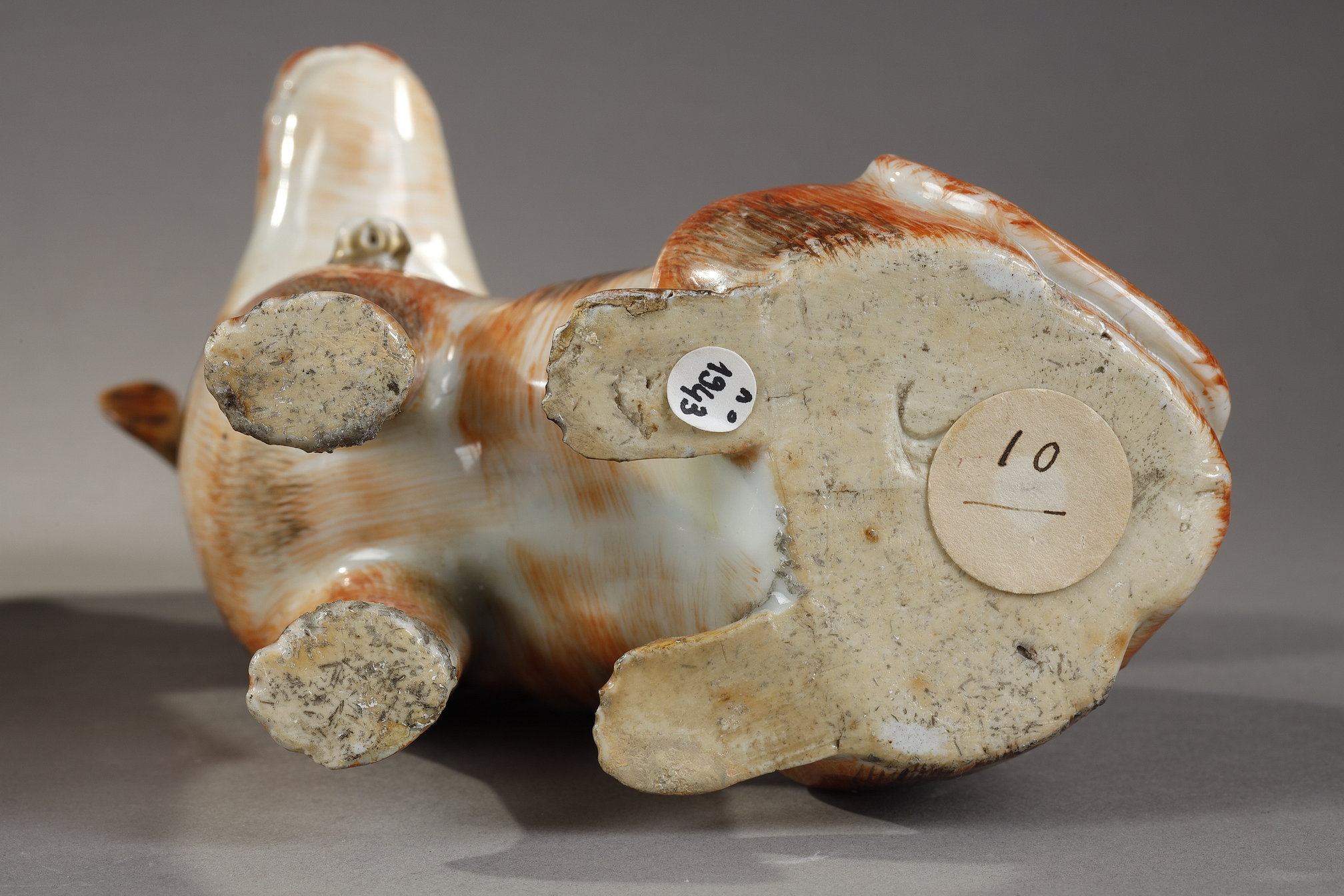 Polychrome : pair of European dogs  chinese export  - porcelain enamelled in iron red and black  - Qianlong period 1736/1795  -  about 1770  - 