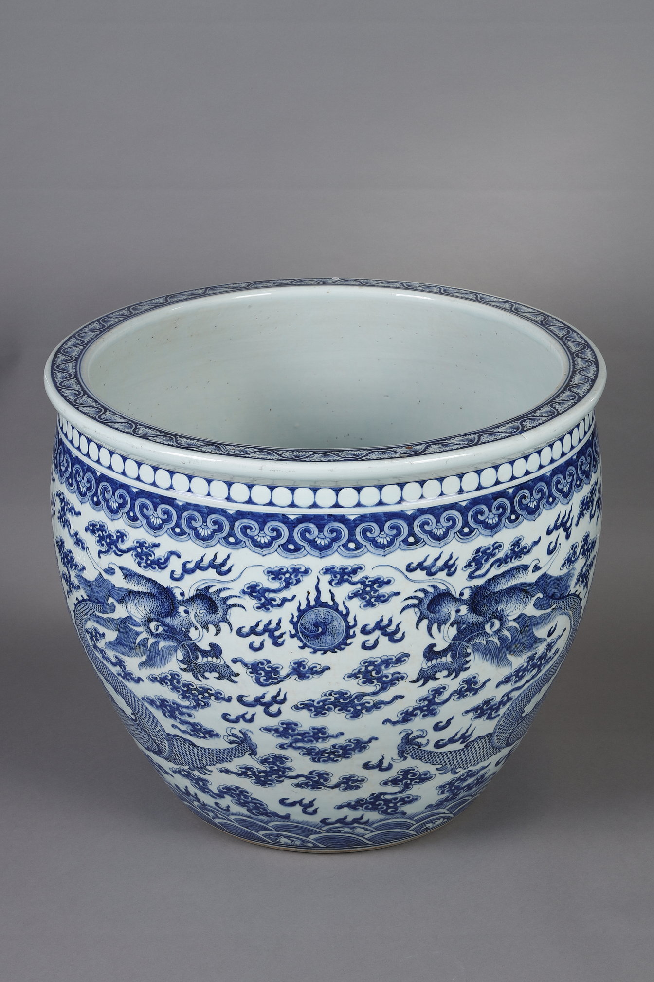 Blue White : Very large fish bowl in white blue porcelain decorated with two dragons in search of the fiery pearl - China second part of the 19th century
diam 62,5cm   H. 53.5cm