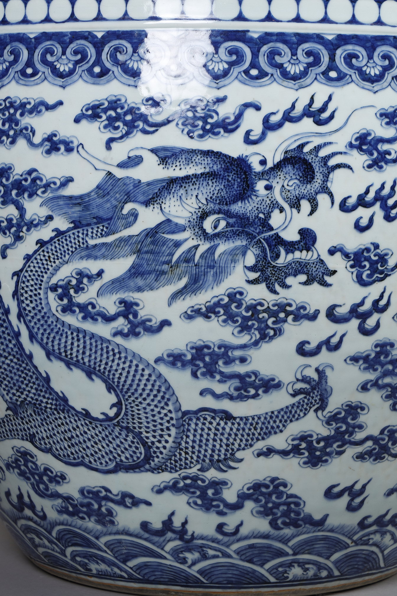 Blue White : Very large fish bowl in white blue porcelain decorated with two dragons in search of the fiery pearl - China second part of the 19th century
diam 62,5cm   H. 53.5cm