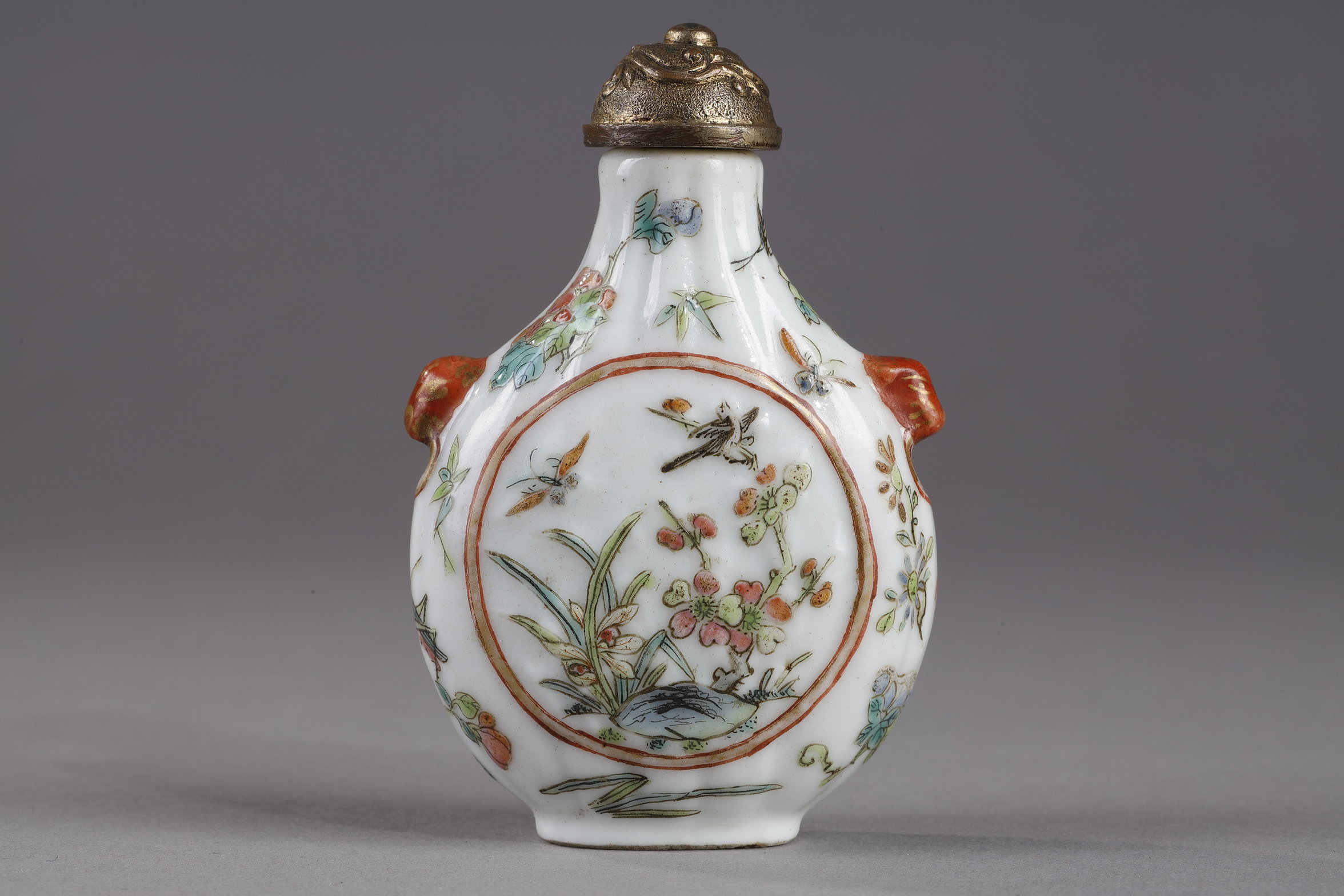 Snuff Bottles : rare snuff bottle in porcelain godronnée a decor of flowers bamboos prunus  - Kilns imperial of Jingdezhen Mark and period Daoguang 1821/1850