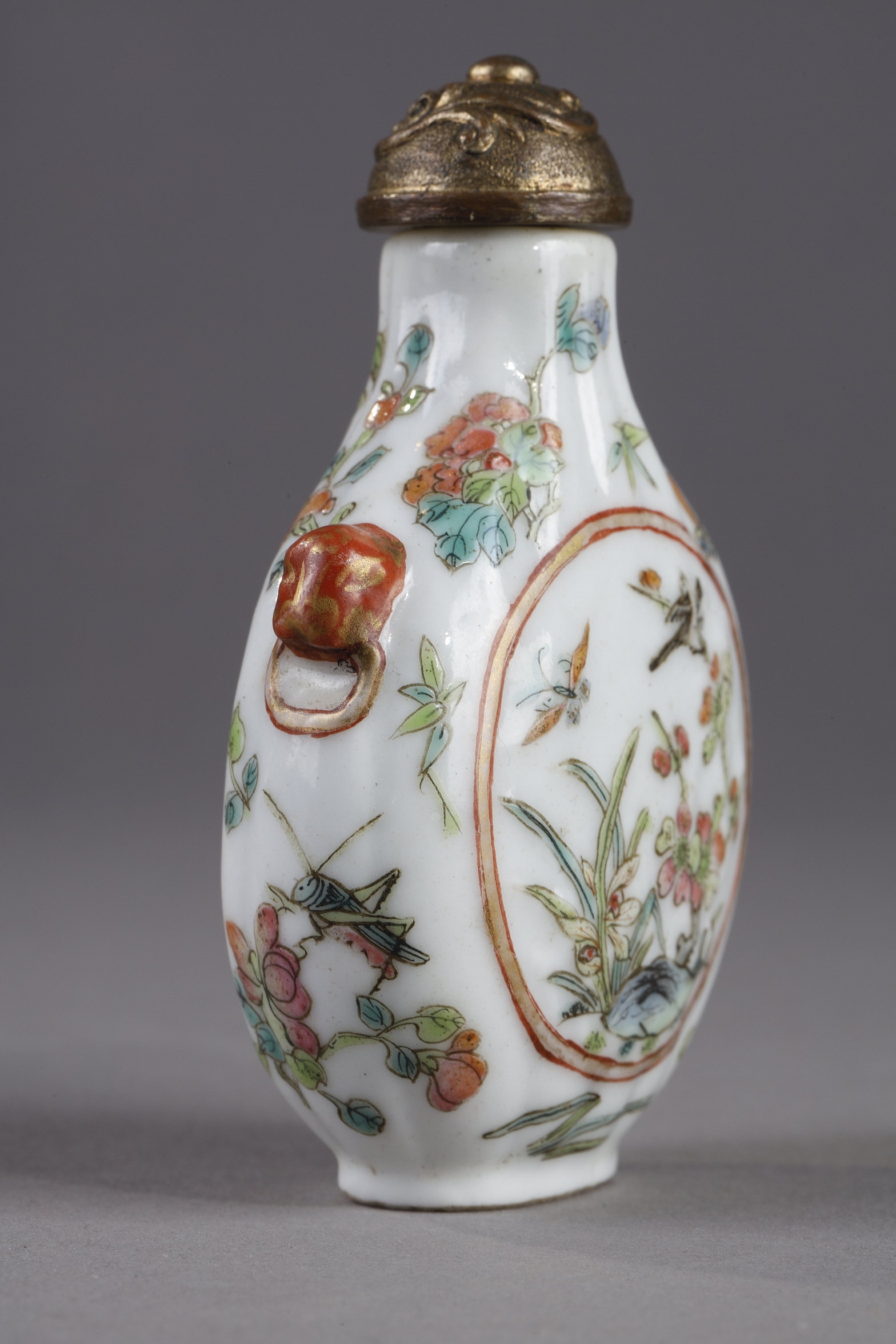 Snuff Bottles : rare snuff bottle in porcelain godronnée a decor of flowers bamboos prunus  - Kilns imperial of Jingdezhen Mark and period Daoguang 1821/1850