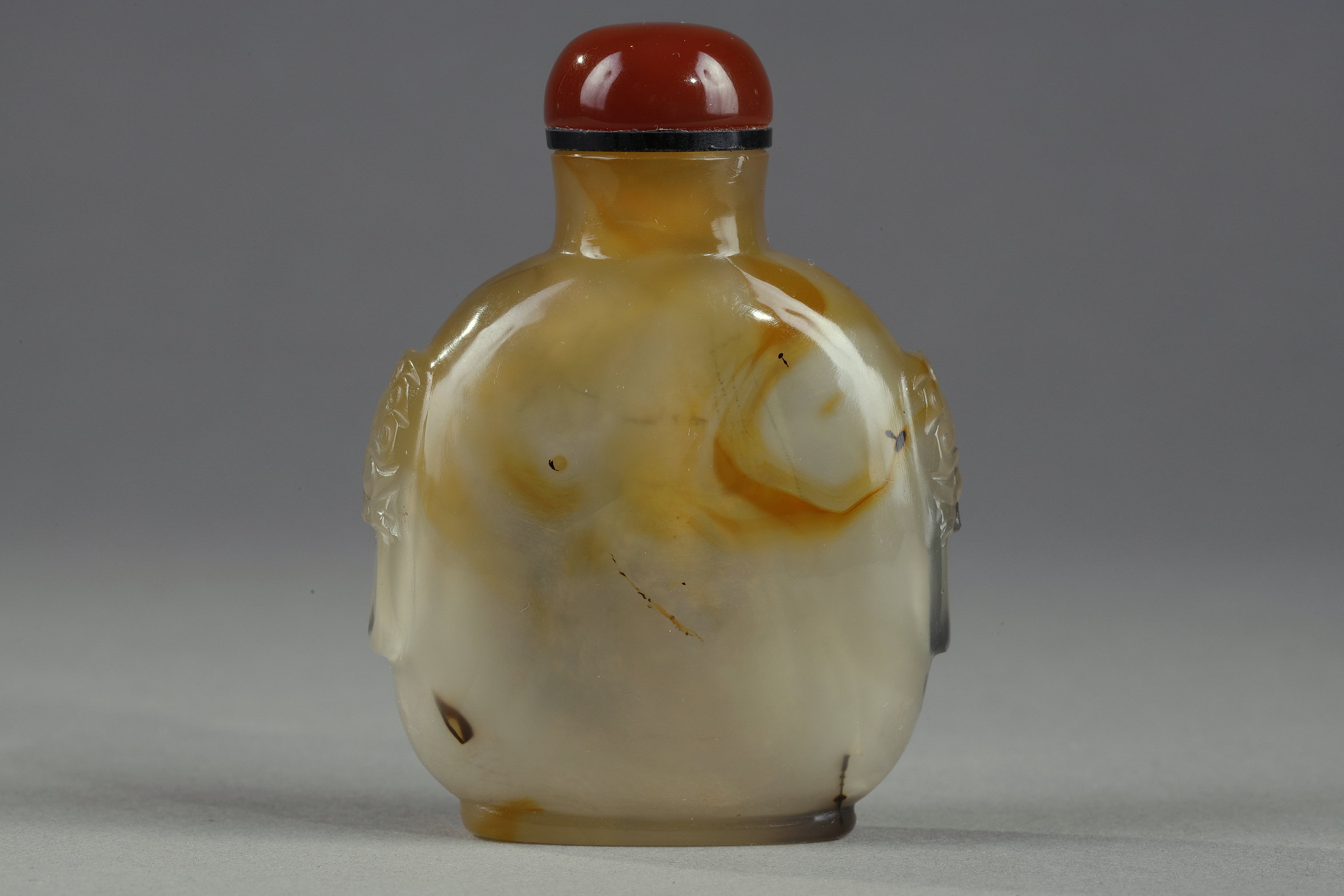 Snuff Bottles : Agate snuff bottle (well hollowed out)has natural decor with shoulder masks - China 1800/1850