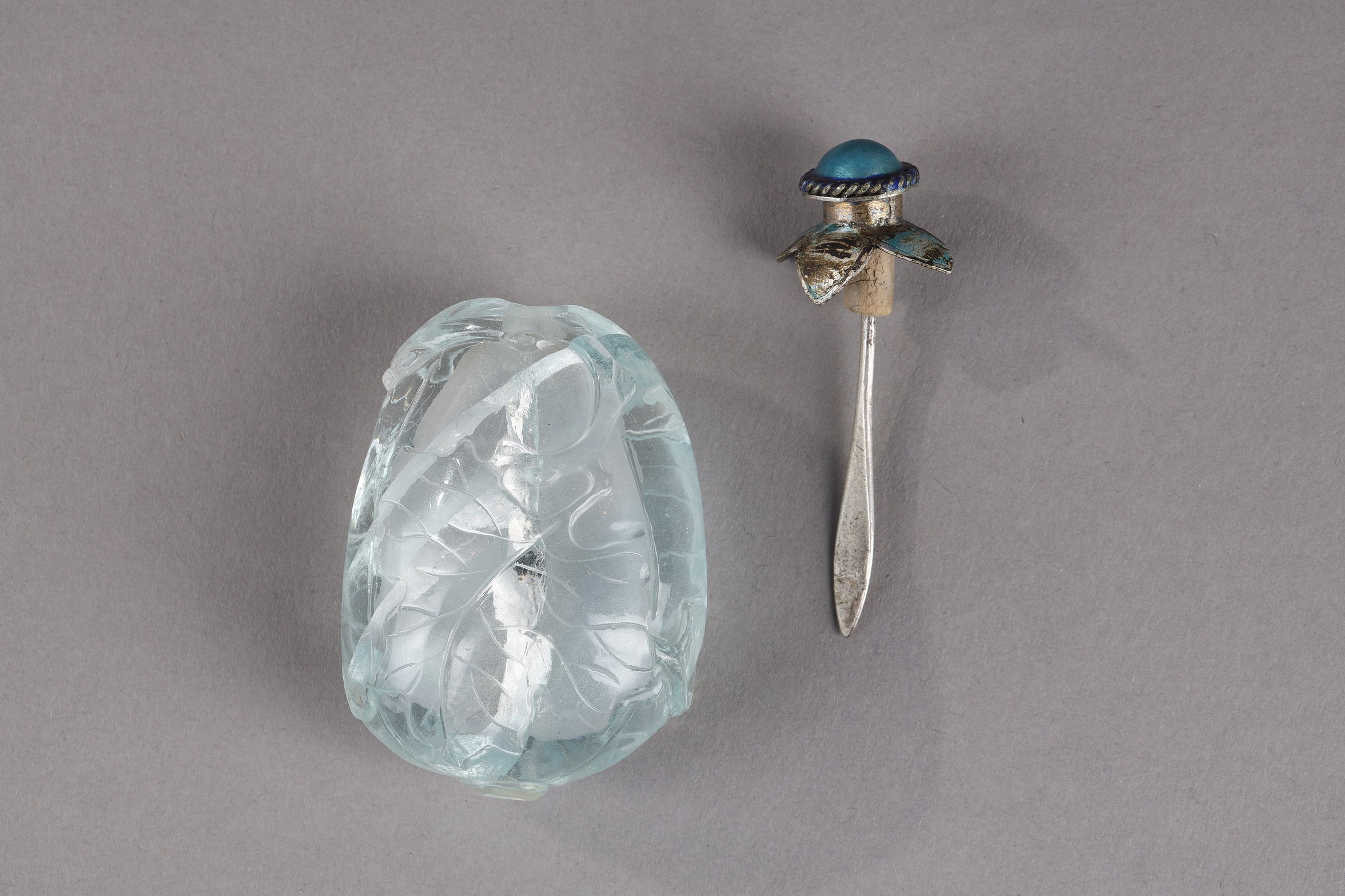 Snuff Bottles : Aquamarine snuff bottle in the shape of fruit - China 19th century