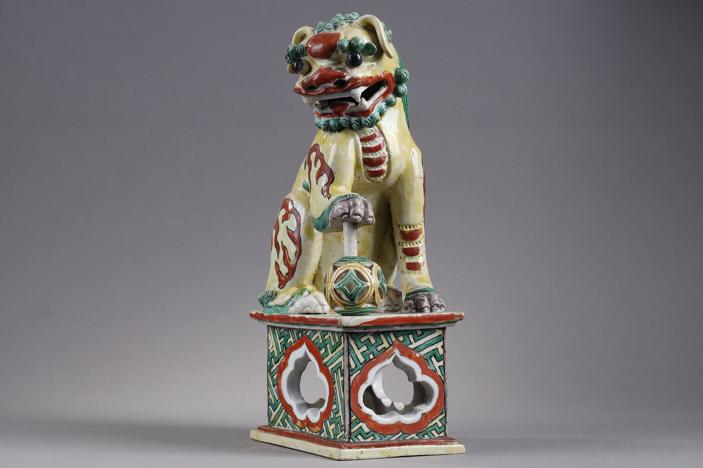 Polychrome : figure representing a Buddhist lion in enameled biscuit yellow ,green and  iron red China Qing period  18/19th century
