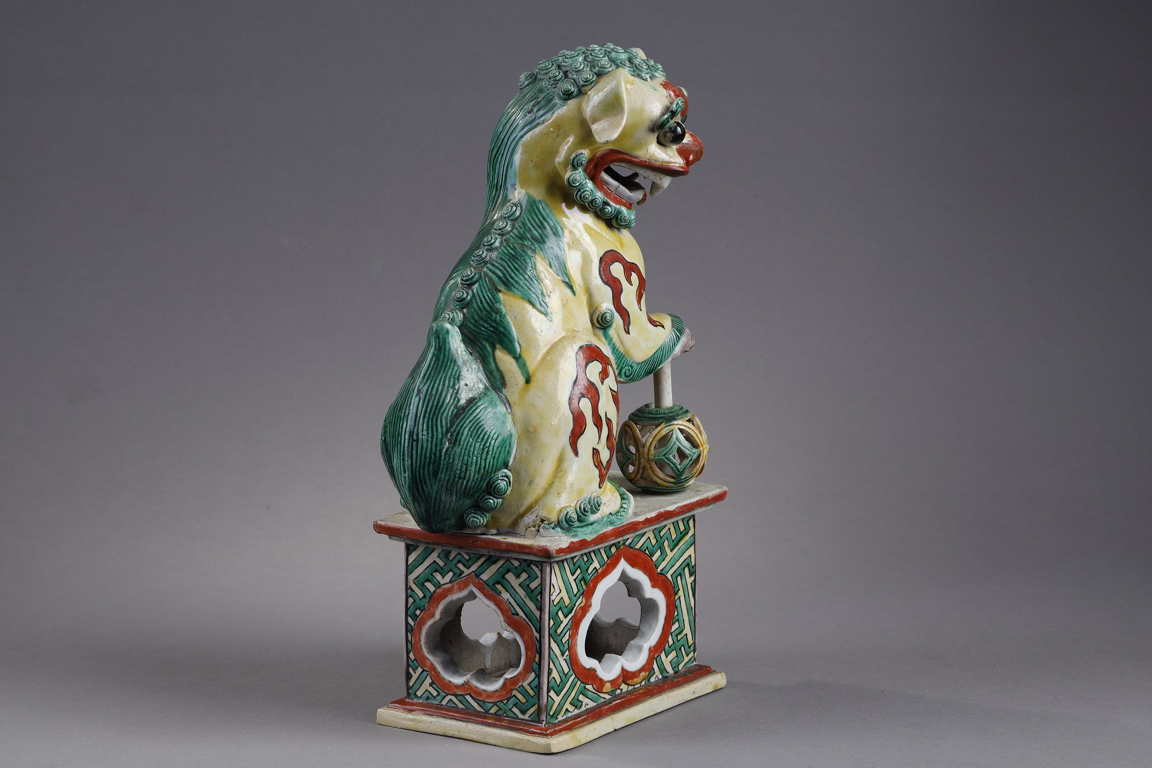 Polychrome : figure representing a Buddhist lion in enameled biscuit yellow ,green and  iron red China Qing period  18/19th century