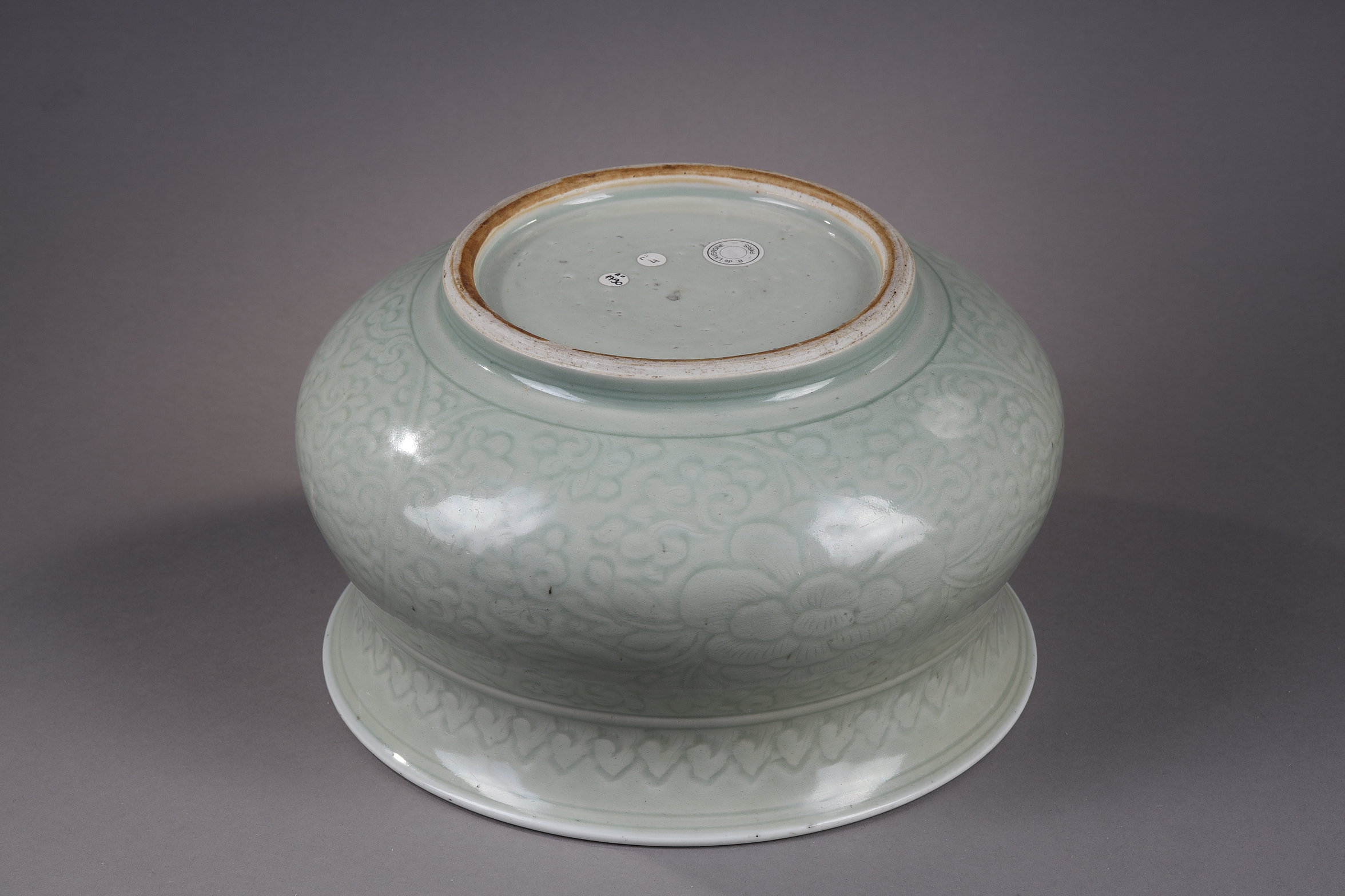 Polychrome : Large censer celadon enamelled and  decorated underglaze with flowers
Kangxi period 1662/1722