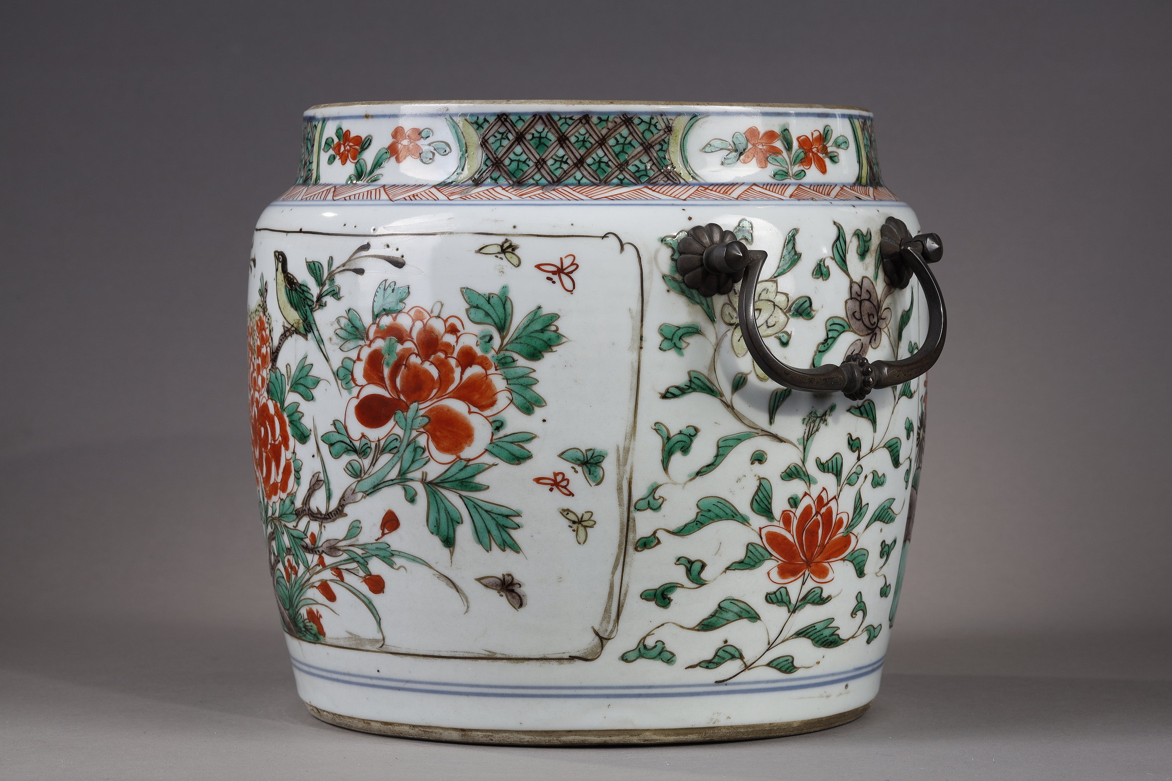 Polychrome : Famille Verte porcelain covered pot - Kangxi period 1662/1722
Occidental bronze mount 18th century