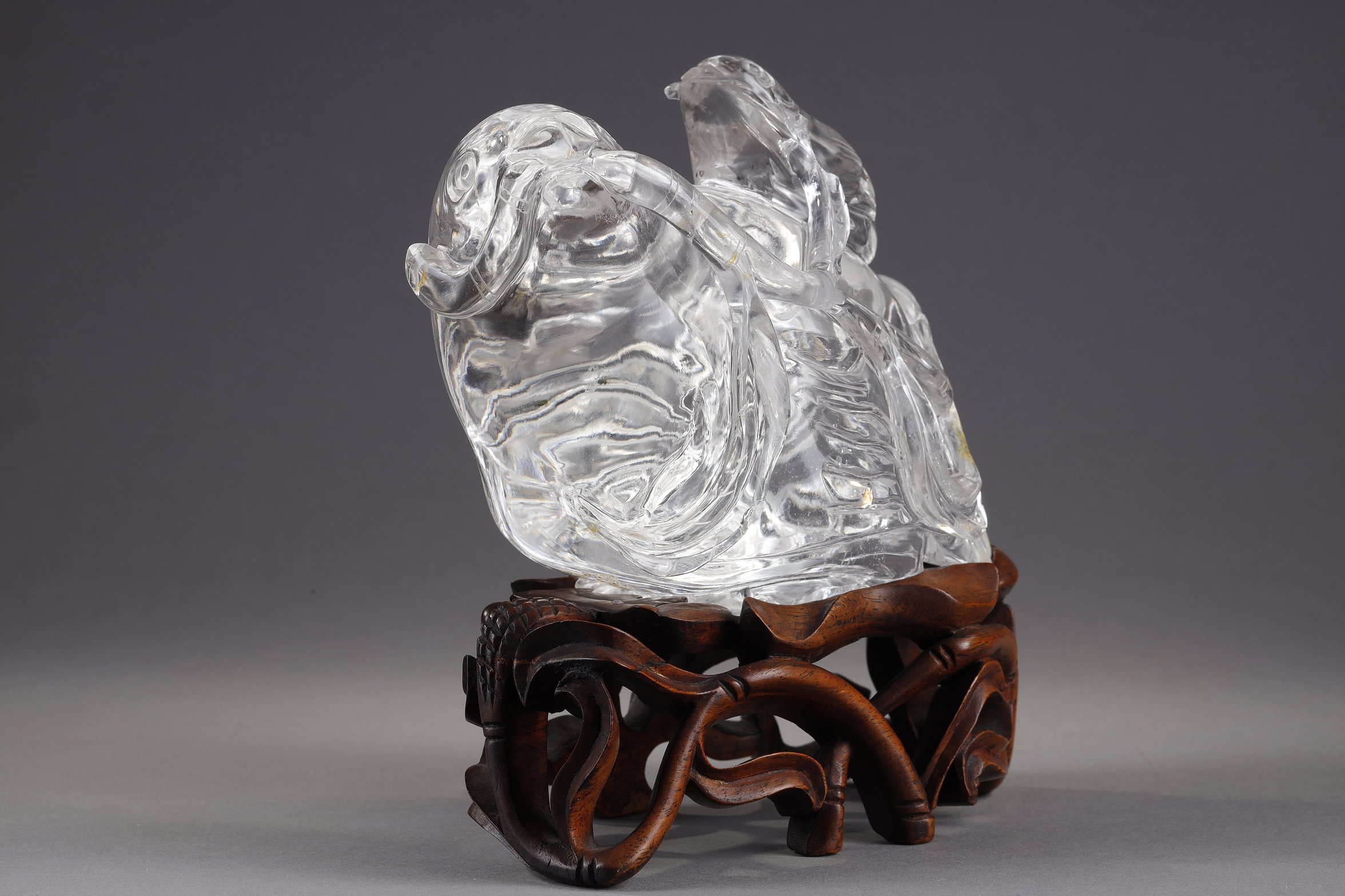 Works of Art : bird shaped rock crystal sculpture with its little one on the back - China 1870/1920