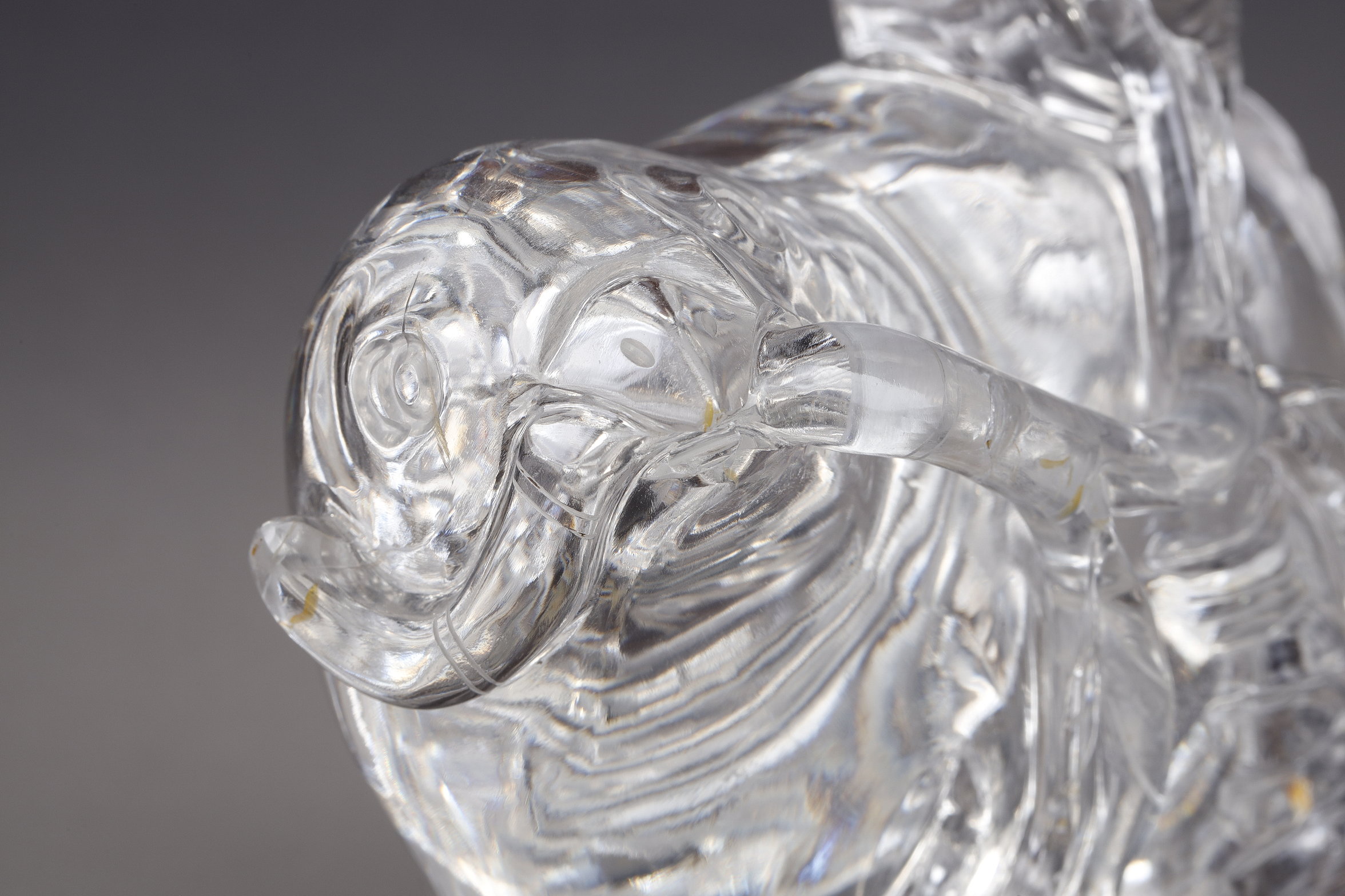 Works of Art : bird shaped rock crystal sculpture with its little one on the back - China 1870/1920