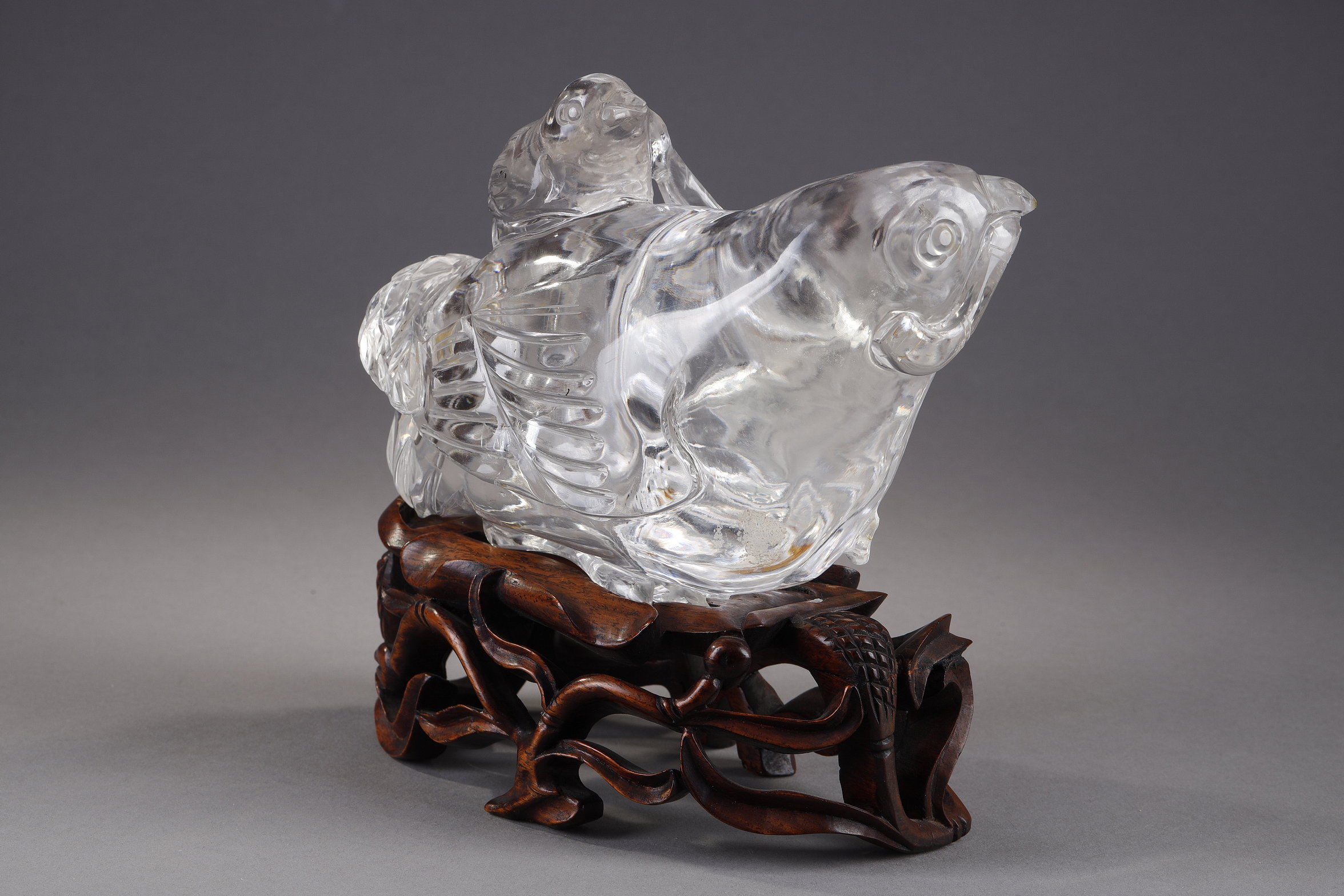 Works of Art : bird shaped rock crystal sculpture with its little one on the back - China 1870/1920