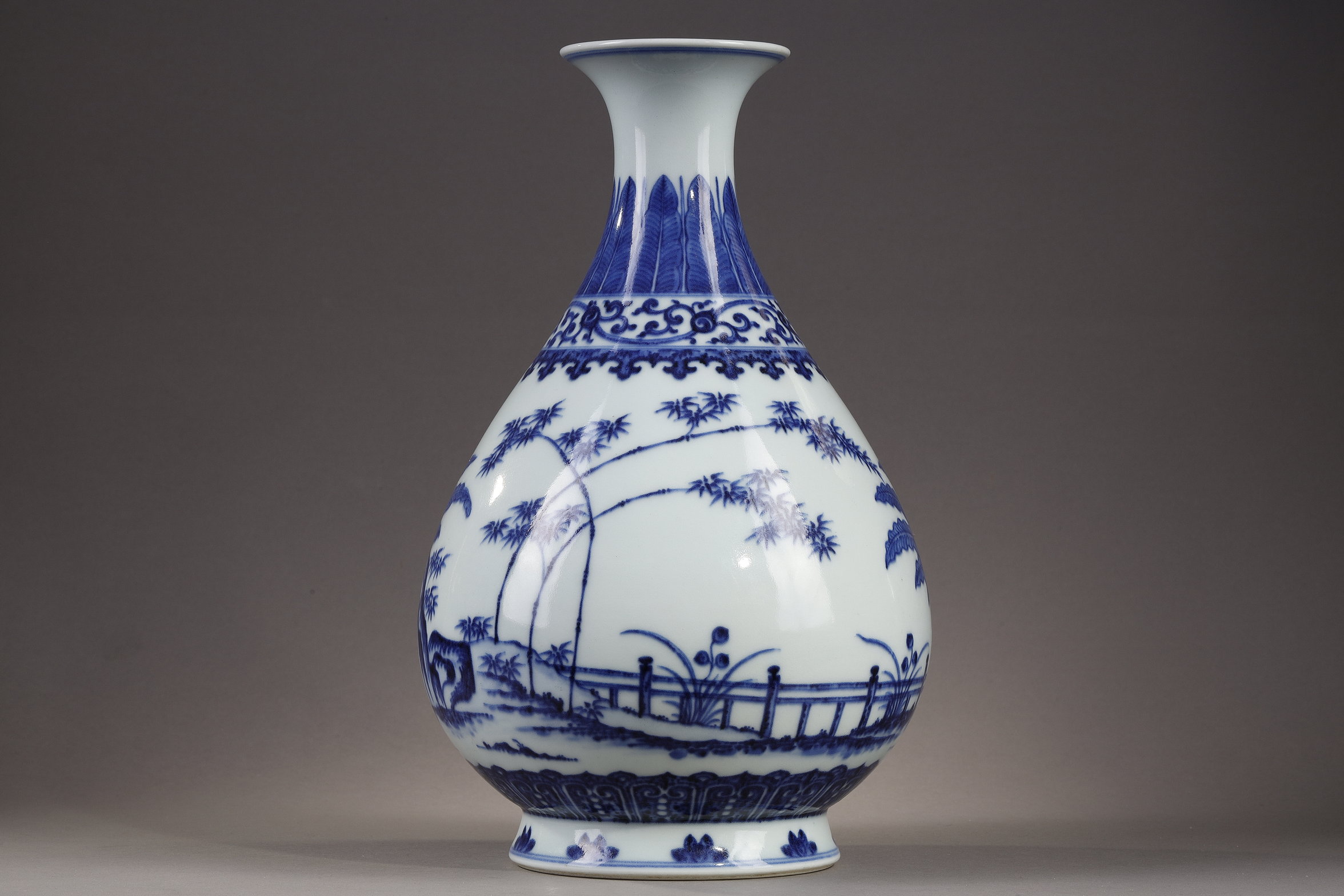 Works of Art : yuhuchunping shape vase - Bleu Blanc porcelain - Imperial
Jingdezhen Imperial kilns - Qianlong Seal  Mark and period
Inspired by the beginning of the Ming period  . The idea was to recall the glorious ancient and venerated China. This type of vase was made for each Qing emperor and bore the mark of the emperor in place
