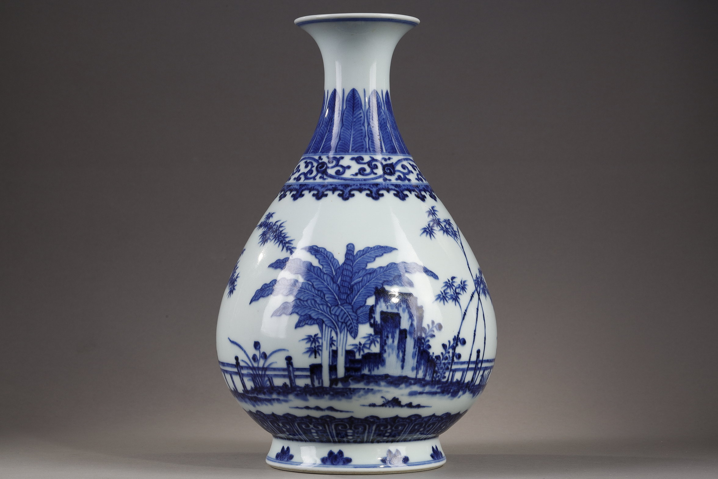 Works of Art : yuhuchunping shape vase - Bleu Blanc porcelain - Imperial
Jingdezhen Imperial kilns - Qianlong Seal  Mark and period
Inspired by the beginning of the Ming period  . The idea was to recall the glorious ancient and venerated China. This type of vase was made for each Qing emperor and bore the mark of the emperor in place